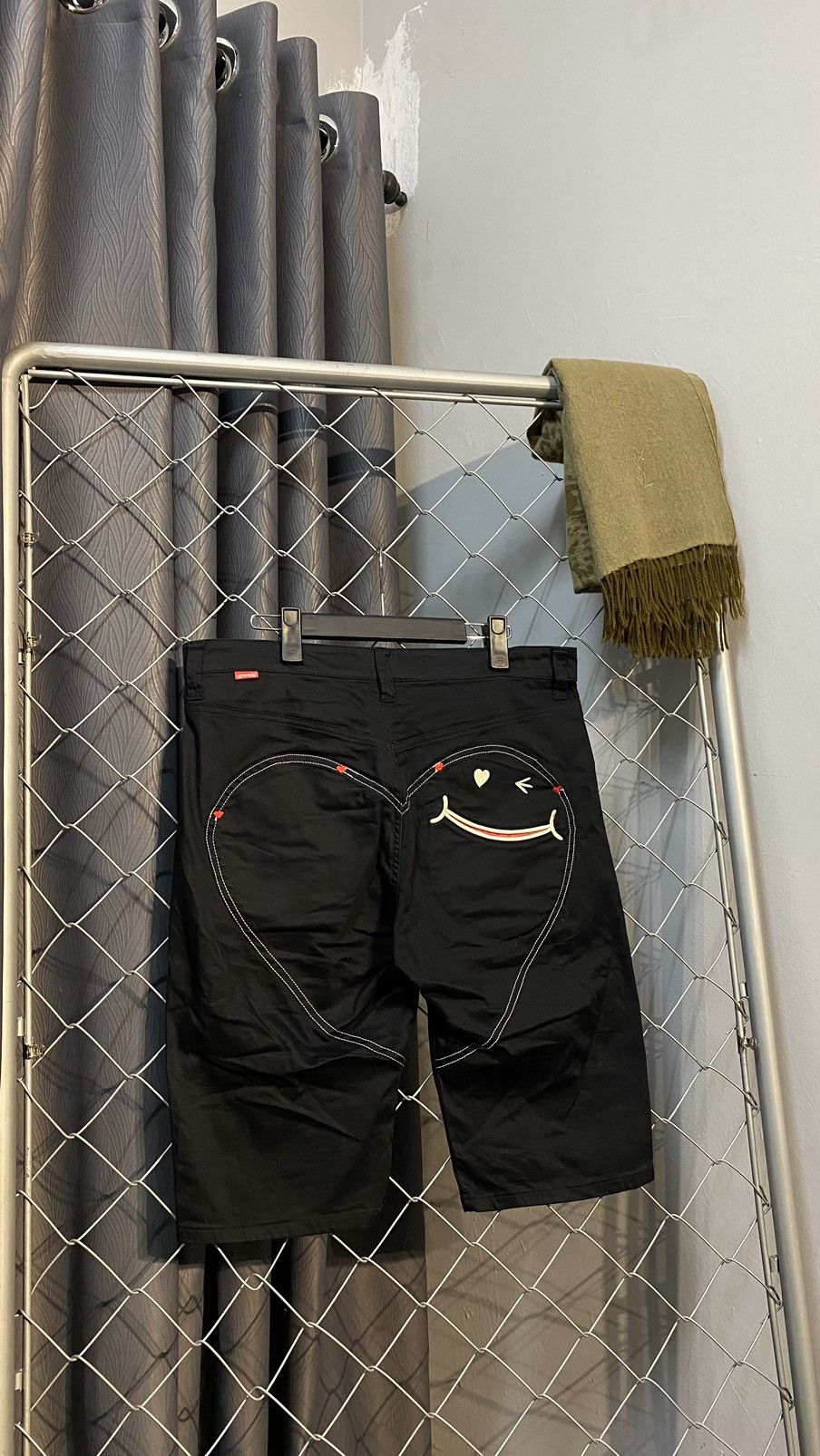 Designer × Japanese Brand UP SMILE😛 BIG LOVE SHORT PANTS BLACK MADEINSMILE JAPAN Size US 35 - 2 Thumbnail