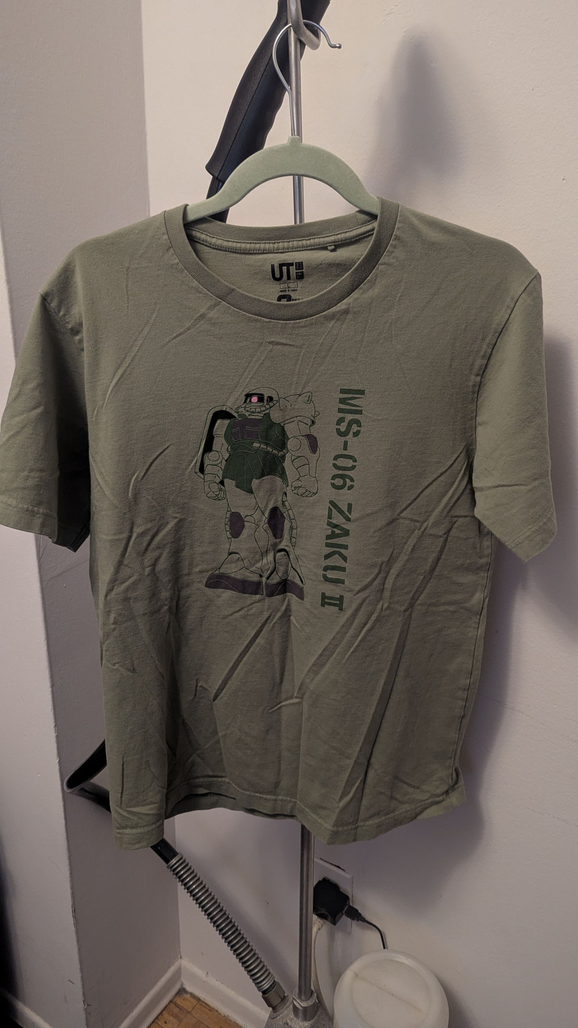 Uniqlo (Asia Size) Uniqlo UT L Zaku Gundam 40 Anniversary T-Shirt Size US M / EU 48-50 / 2 - 7 Thumbnail