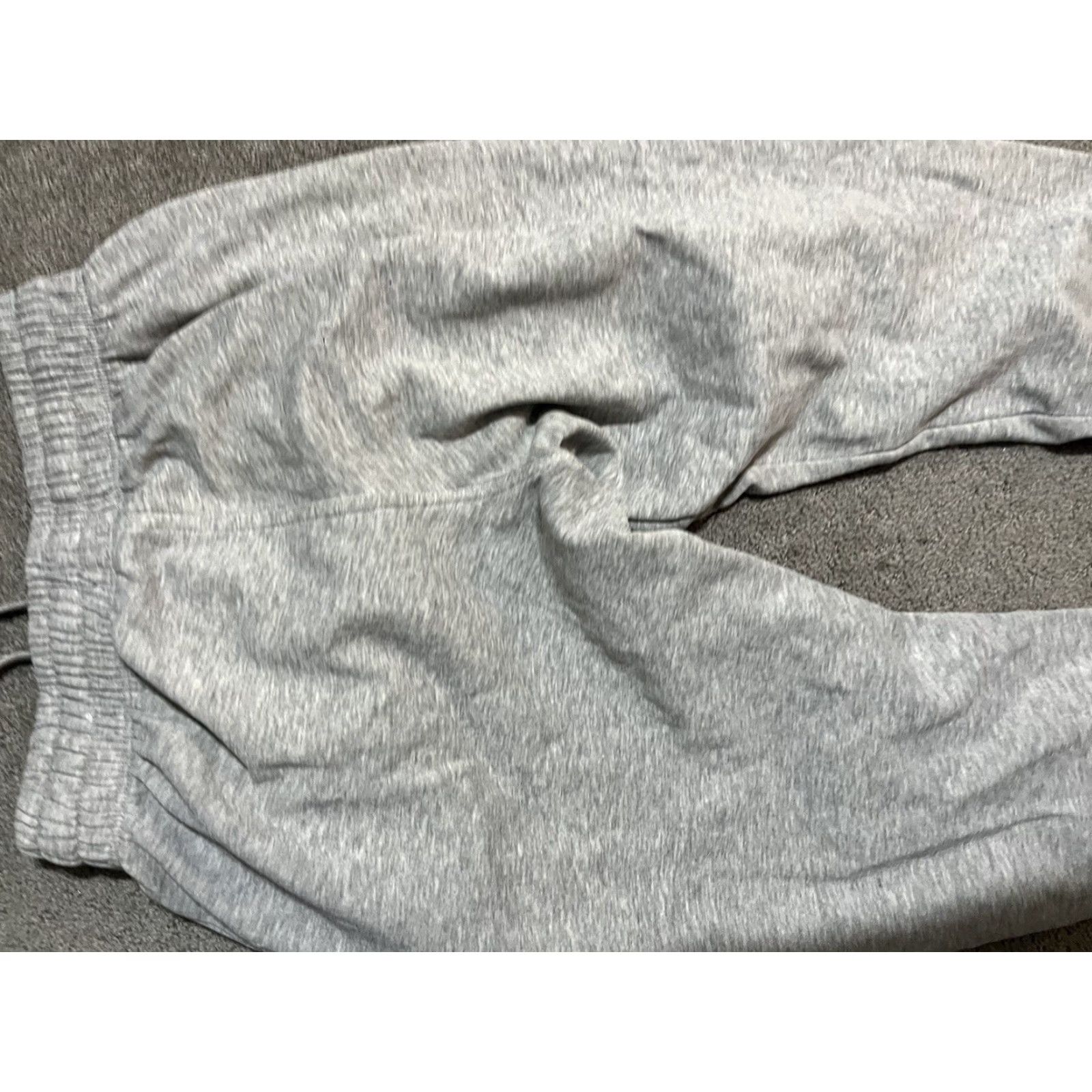 H&M H&M Joggers Sweatpants Regular Fit Solid Gray XS Mens Pants Slim Regular Fit Color: Gray Style: Sweatpants Size US 27 - 4 Thumbnail