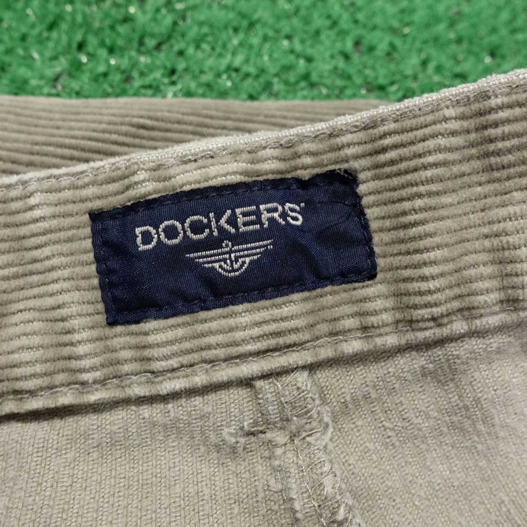 Dockers Vintage Dockers Pants Mens 36x29 Beige Khaki Corduroy Pleated Straight Cuffed Size US 36 / EU 52 - 6 Thumbnail