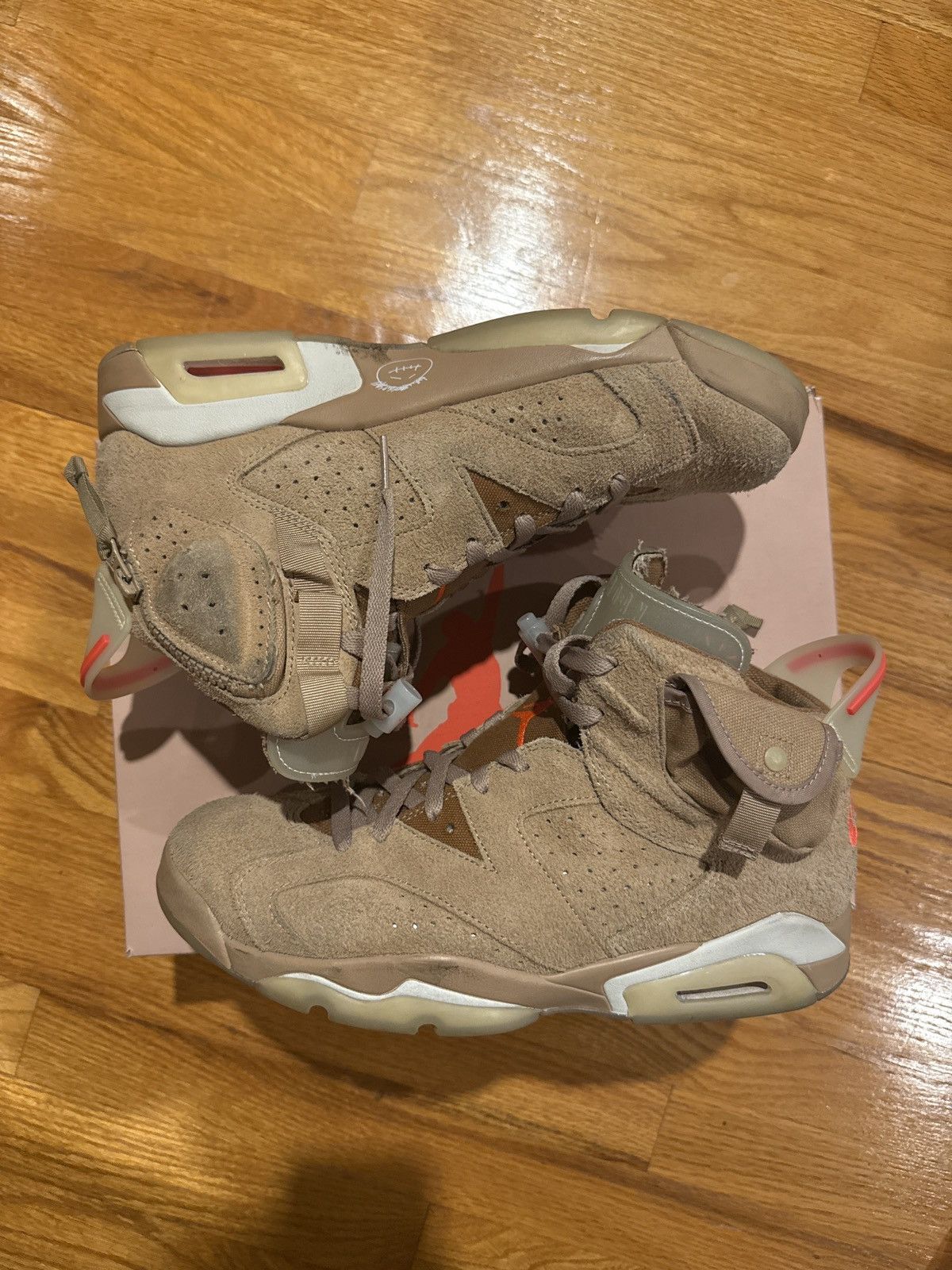 Jordan Brand × Travis Scott Travis Scott British Khaki Size US 9.5 / EU 42-43 - 2 Thumbnail