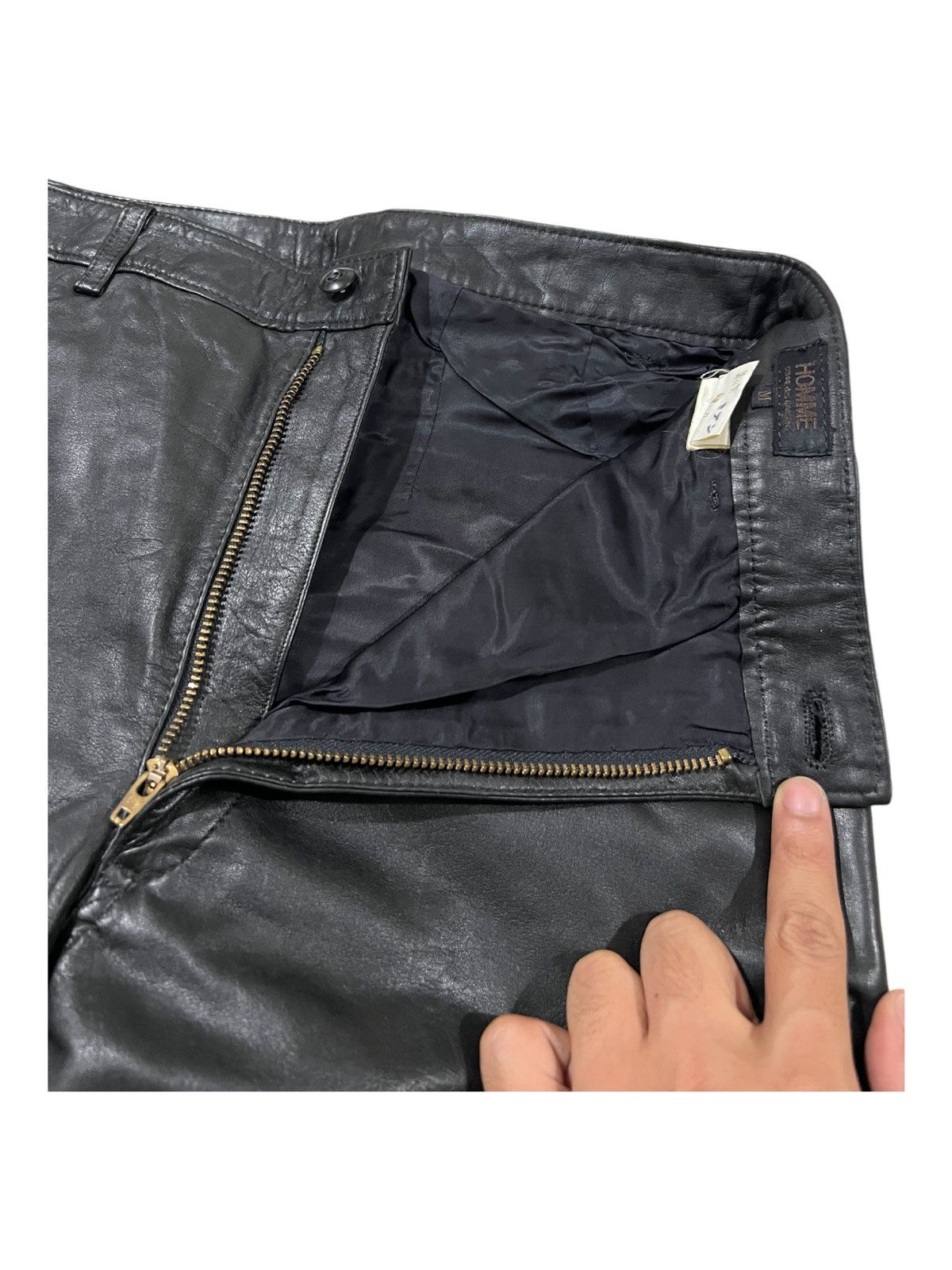 Comme des Garcons Homme 1980s Comme des Garçons Homme Cowhide Leather Runway Pants Size US 28 / EU 44 - 6 Thumbnail