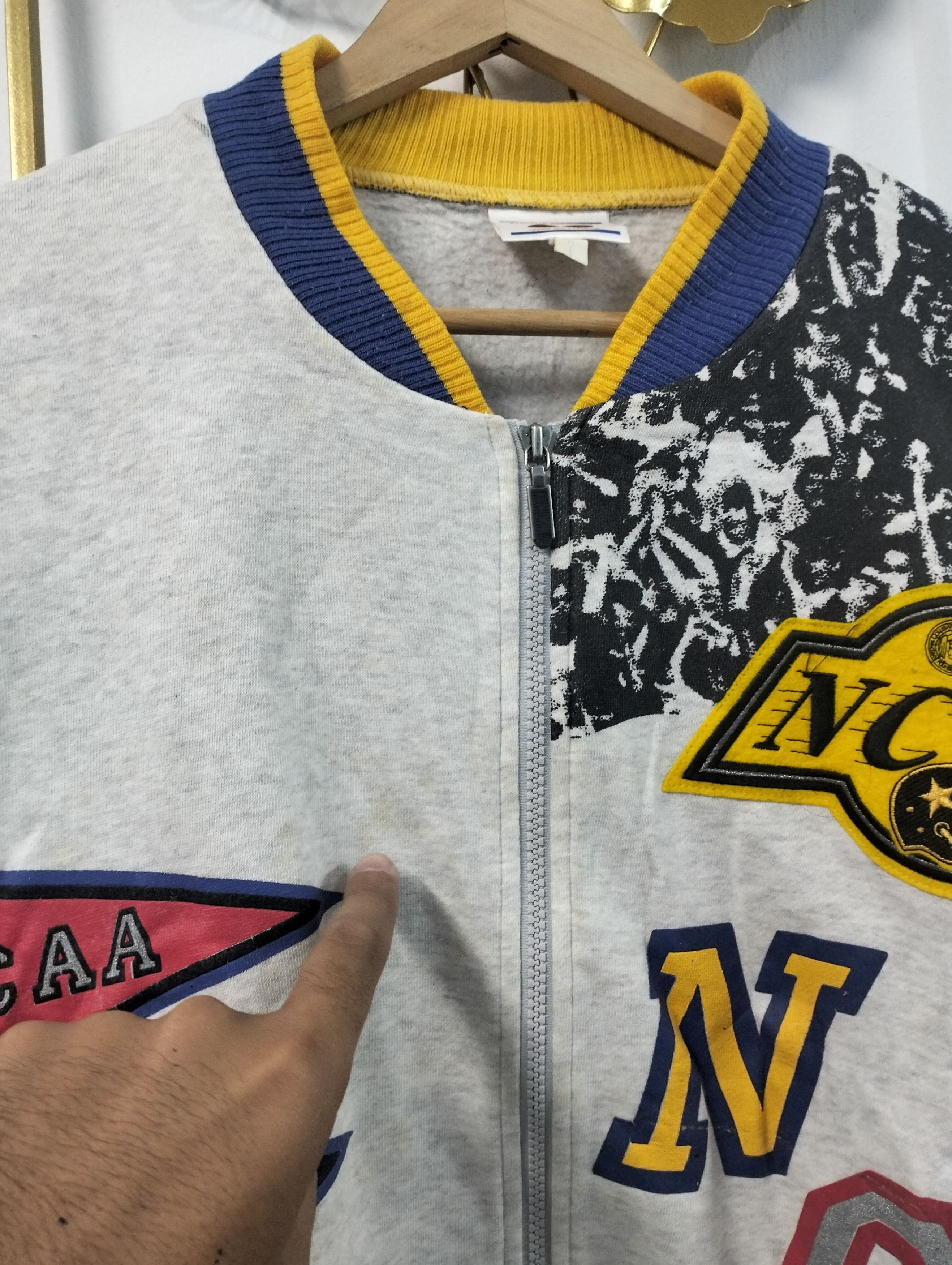 NCAA × Vintage Vintage NCAA Football Sweater Size US XL / EU 56 / 4 - 5 Thumbnail