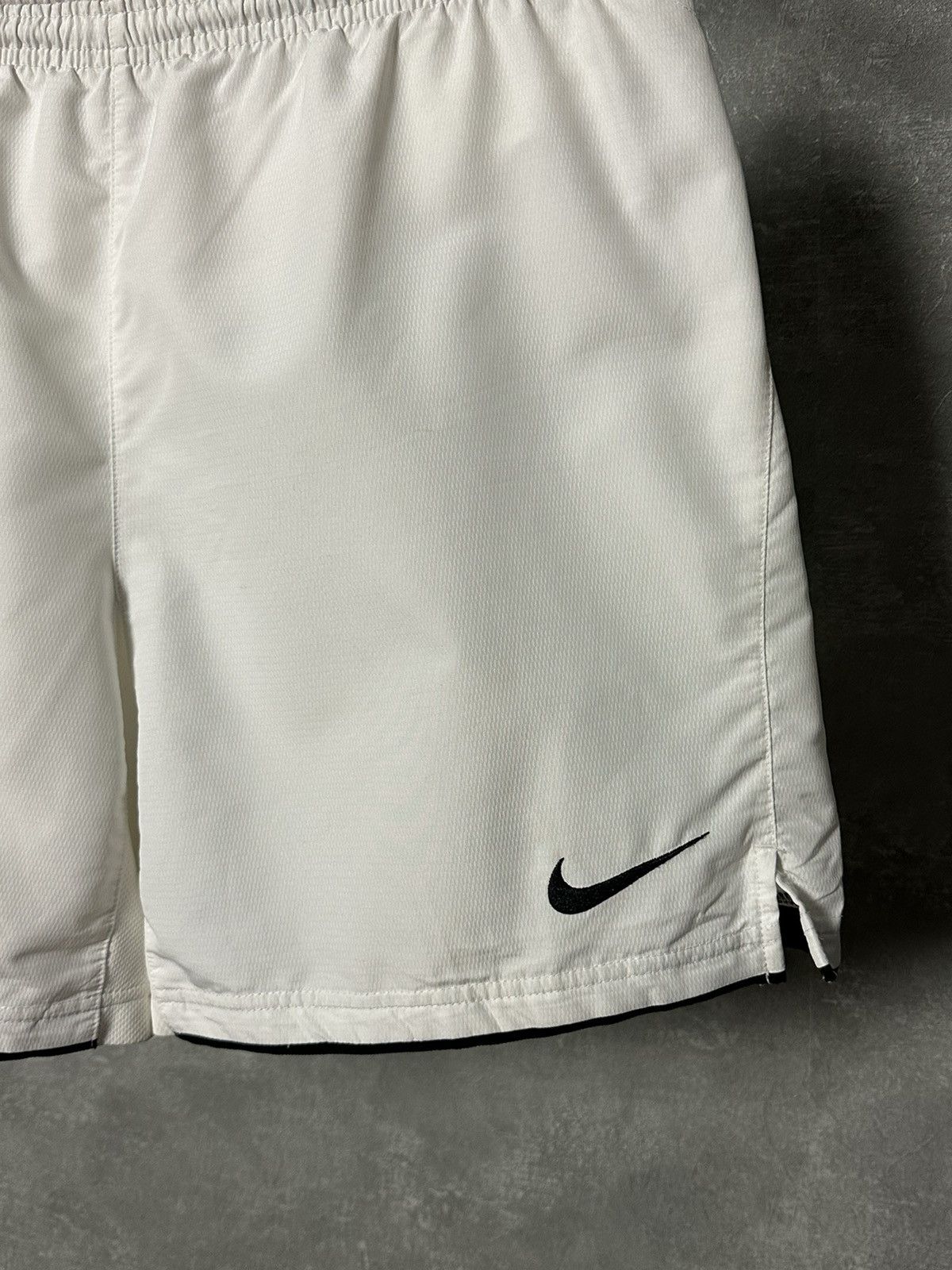 Nike × Vintage Vintage Nike Manchester United Logo White Jersey Shorts Size US 31 - 2 Thumbnail