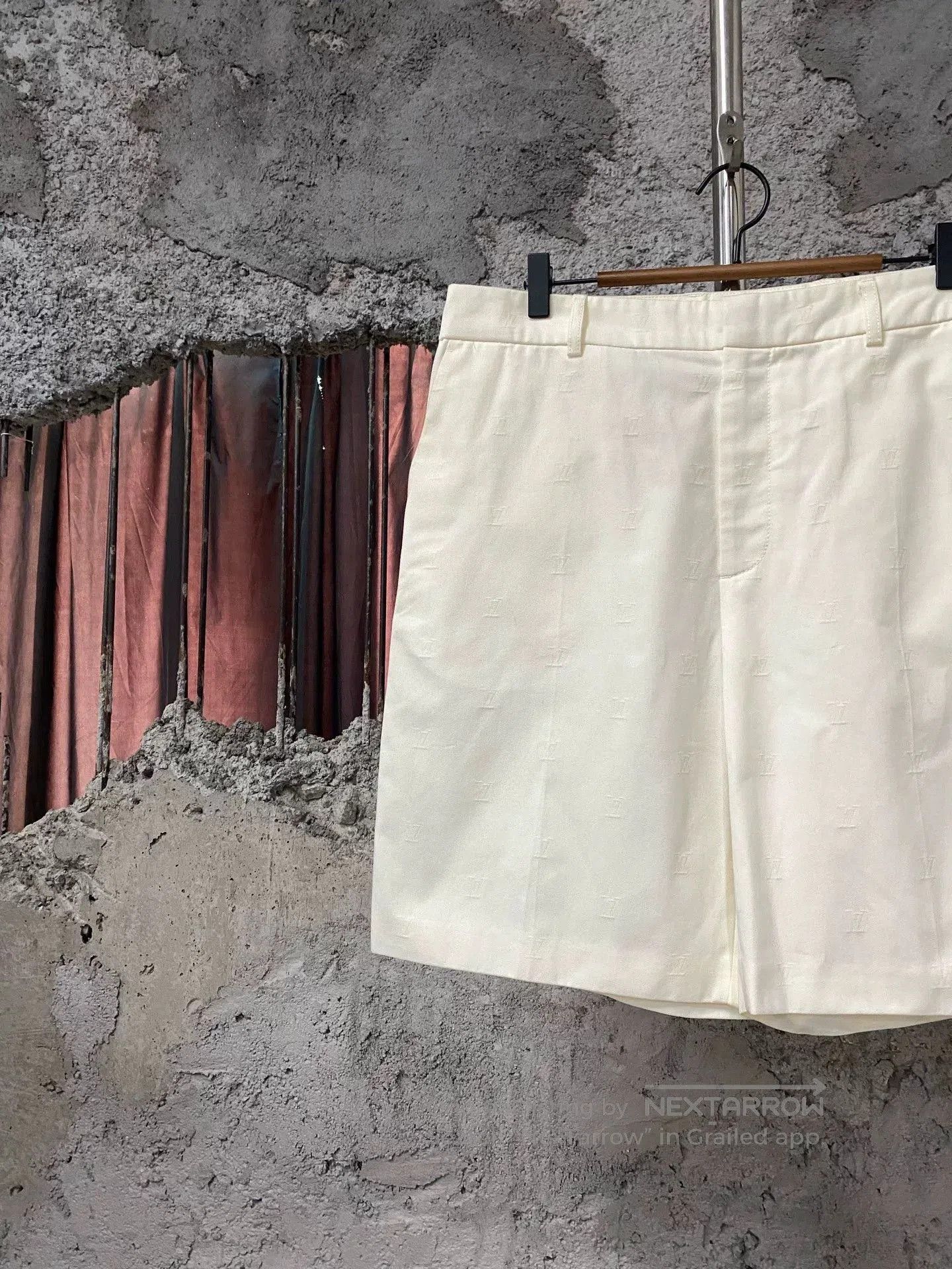 Louis Vuitton Louis Vuitton Shorts. Size US 35 - 3 Thumbnail