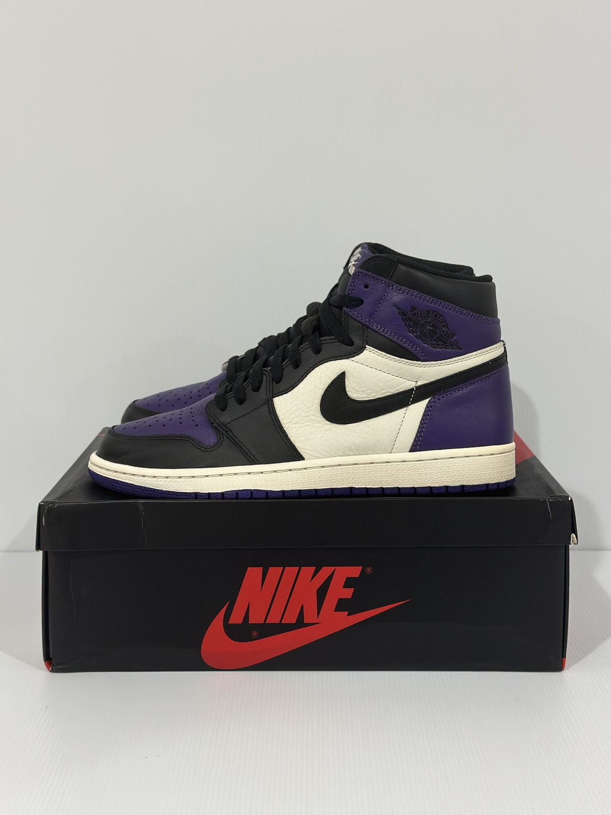 Nike Jordan 1 Retro High Court Purple (2018) Size US 10.5 / EU 43-44 - 5 Thumbnail