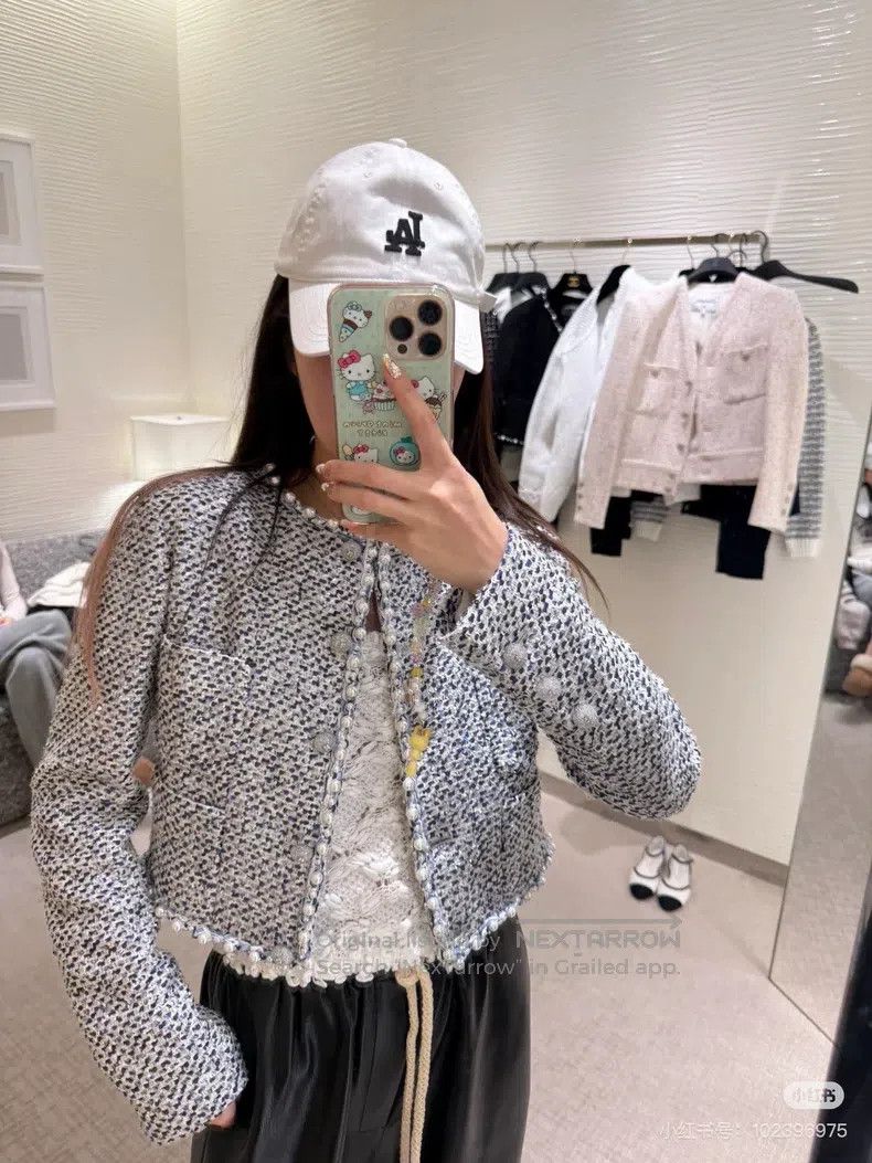 Chanel Chanel 25P white and blue pearl inlaid sequin knitted coat Size XS / US 0-2 / IT 36-38 - 6 Thumbnail