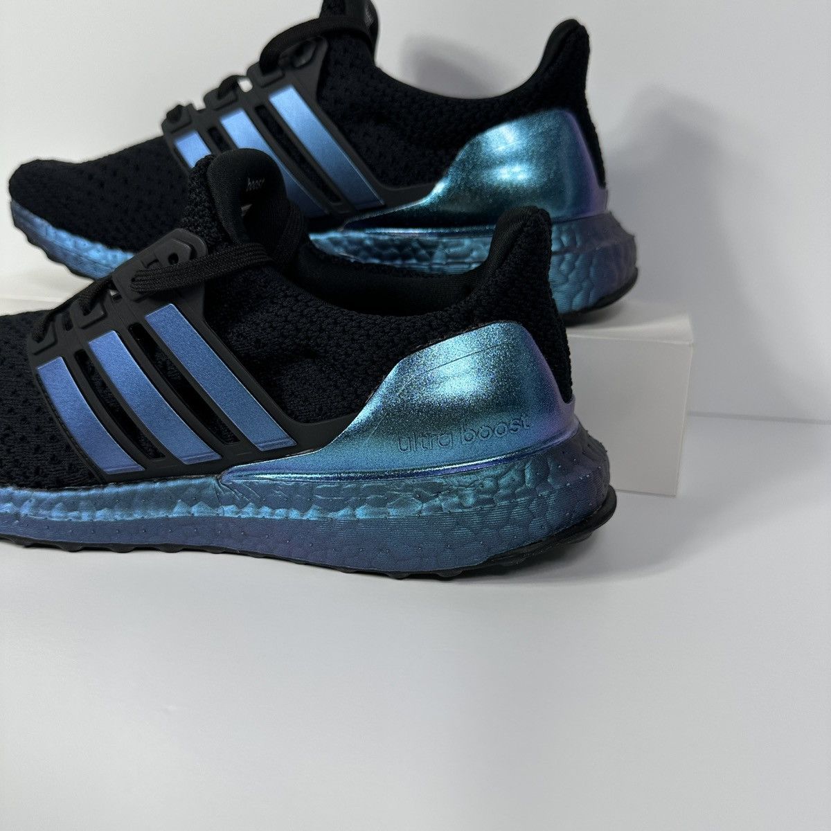Adidas ULTRABOOST CLIMA IRIDESCENT PACK SIGNAL RUNNING PRIMEKNIT Size US 7.5 / EU 40-41 - 9 Thumbnail