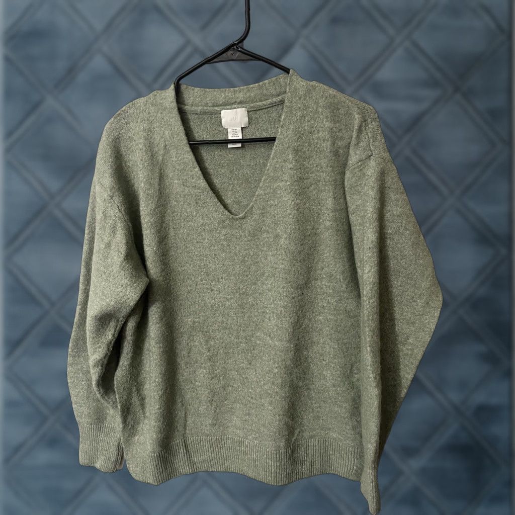 H&M H&M Sweater Womens XS V-Neck Oversized Comfort Soft Knit Cozy Green Regular Pullover Size XS / US 0-2 / IT 36-38 - 1 Thumbnail