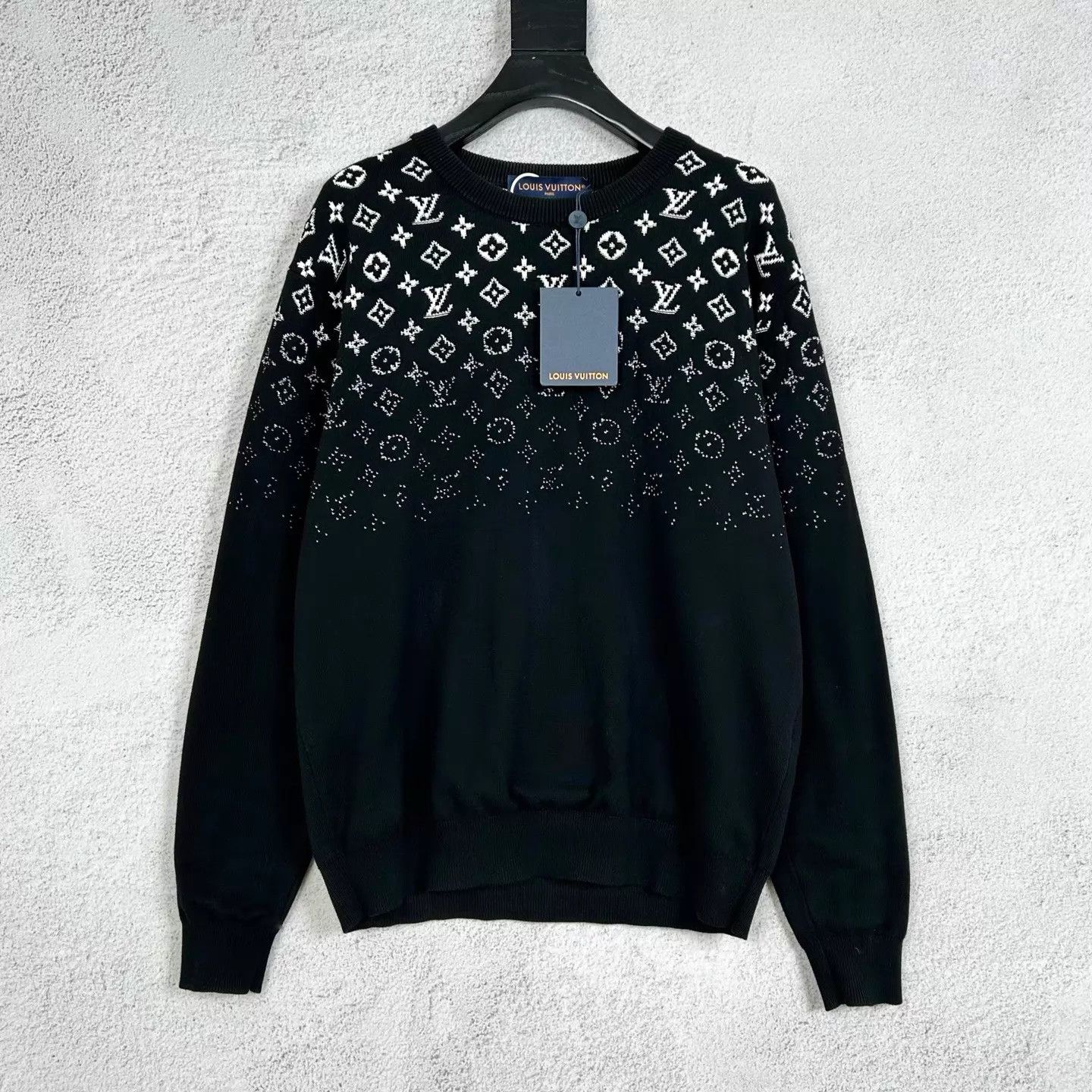 Louis Vuitton LV black gradient logo print crewneck sweatshirt Size US M / EU 48-50 / 2 - 1 Thumbnail