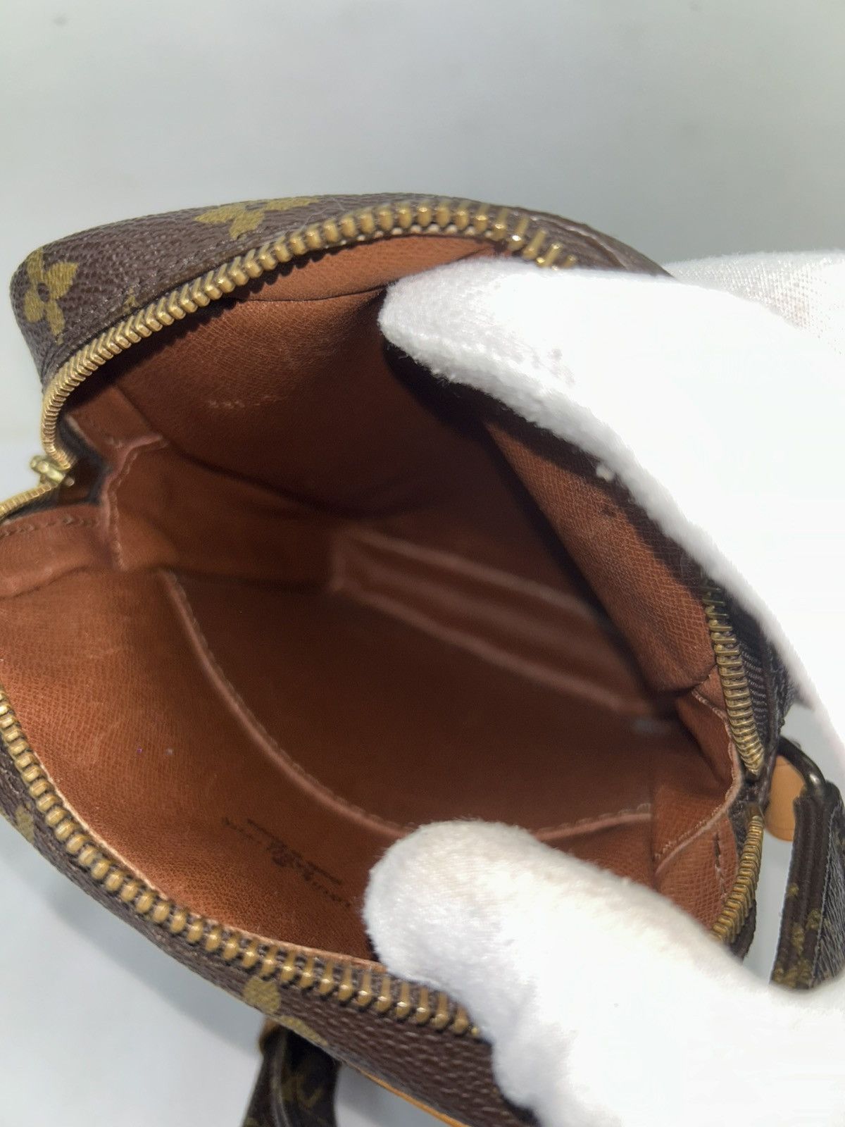 Louis Vuitton Louis Vuitton Monogram Crossbody Bag Size ONE SIZE - 6 Thumbnail