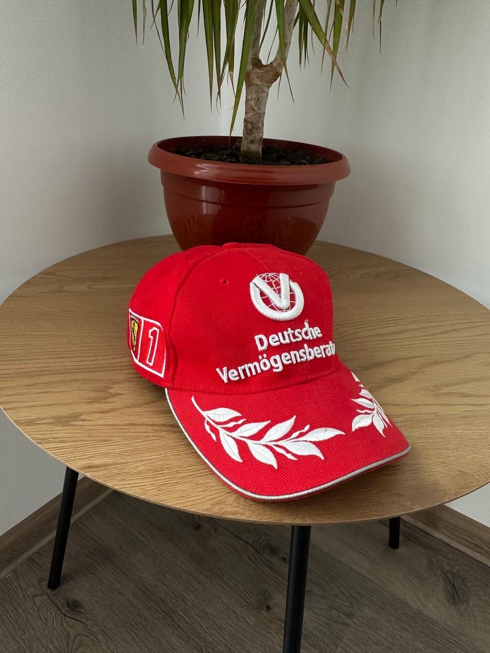 Ferrari × Vintage Michael Schumacher Cap Deutsche Vermogensberatung Ferrari Size ONE SIZE - 1 Thumbnail