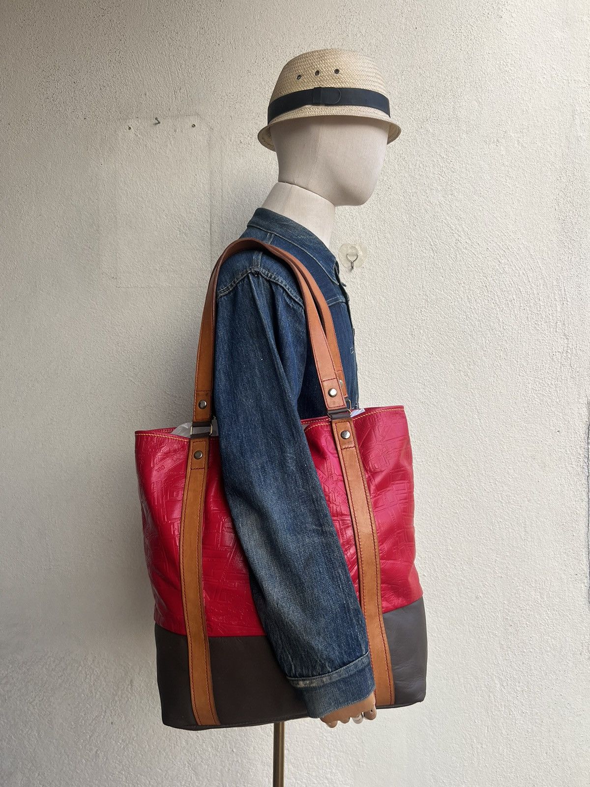 Leather Map Embossed Leather Tote Bag Unknown Japanese Brand Vintage Size ONE SIZE - 1 Thumbnail
