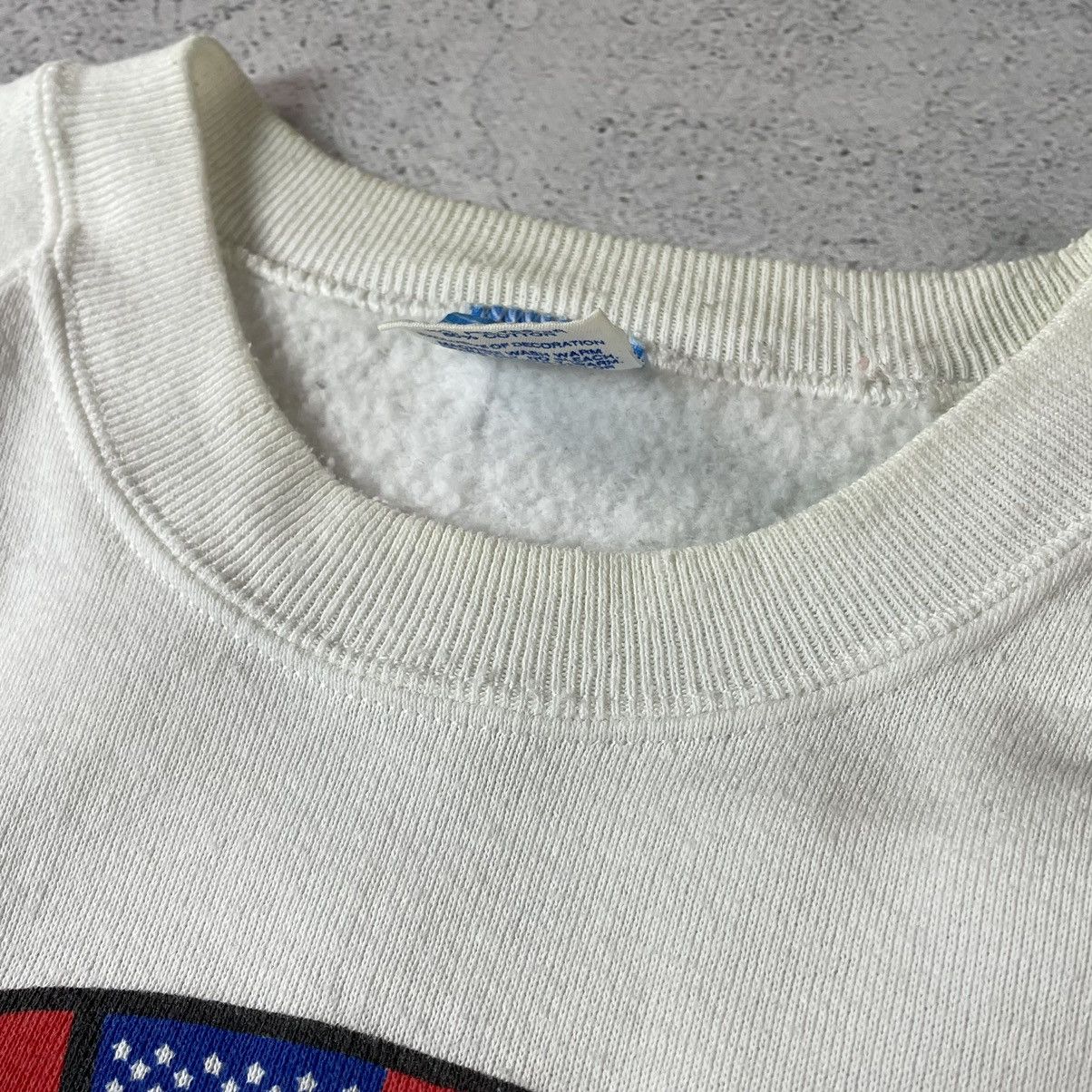 Disney × Vintage 1982 Walt Disney World Mickey Mouse Center Flags Sweatshirt Size US L / EU 52-54 / 3 - 8 Thumbnail