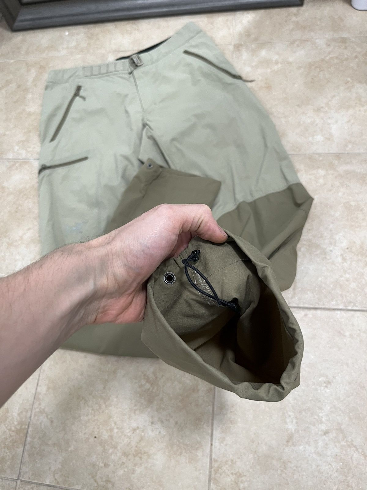 Arc'teryx Rare Arc'teryx nylon pants in sage green grey size xs mens Size US 28 / EU 44 - 3 Thumbnail