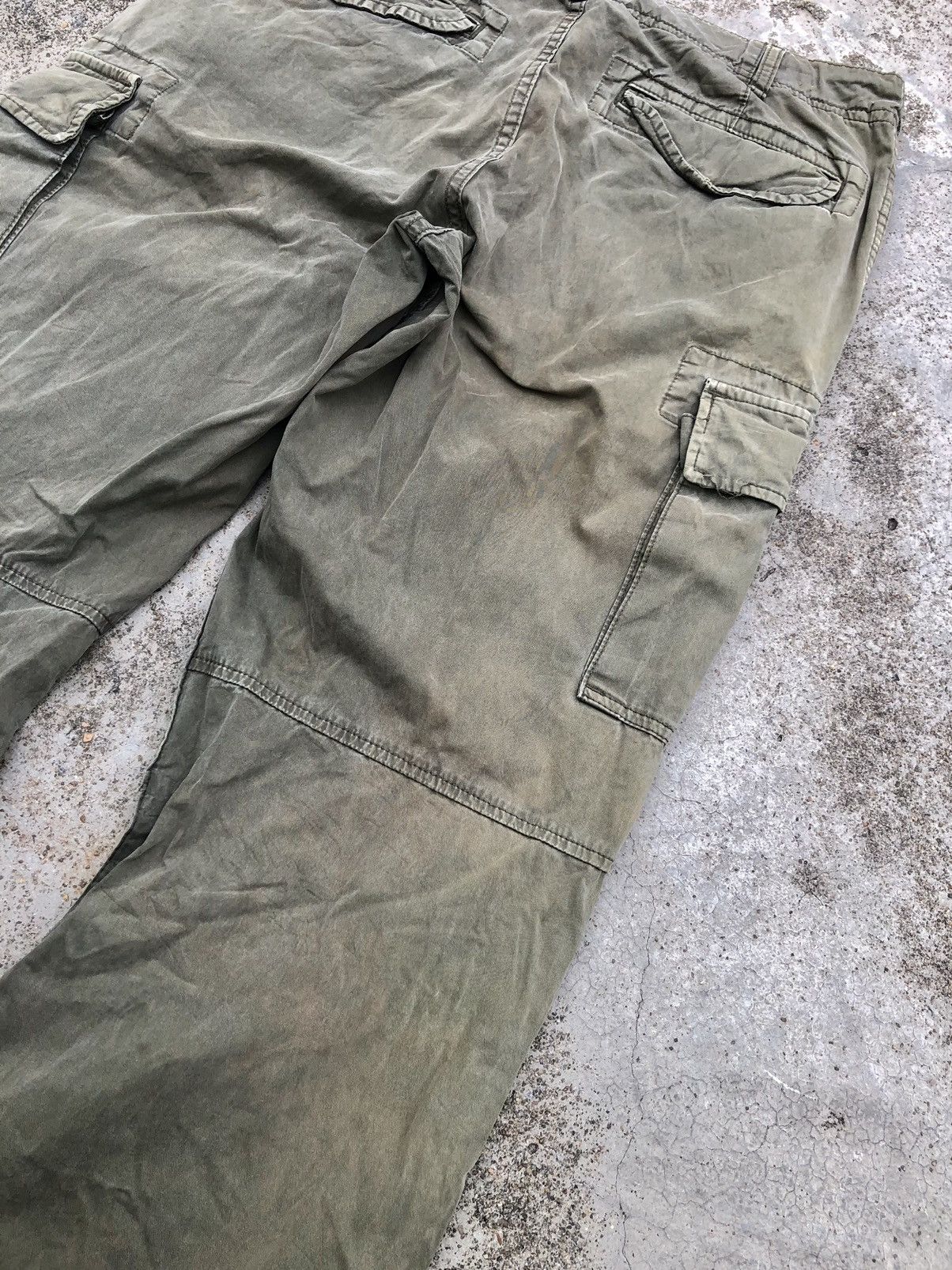 Uniqlo SUN FADED SIX POCKET CARGOPANT Size US 33 - 10 Thumbnail