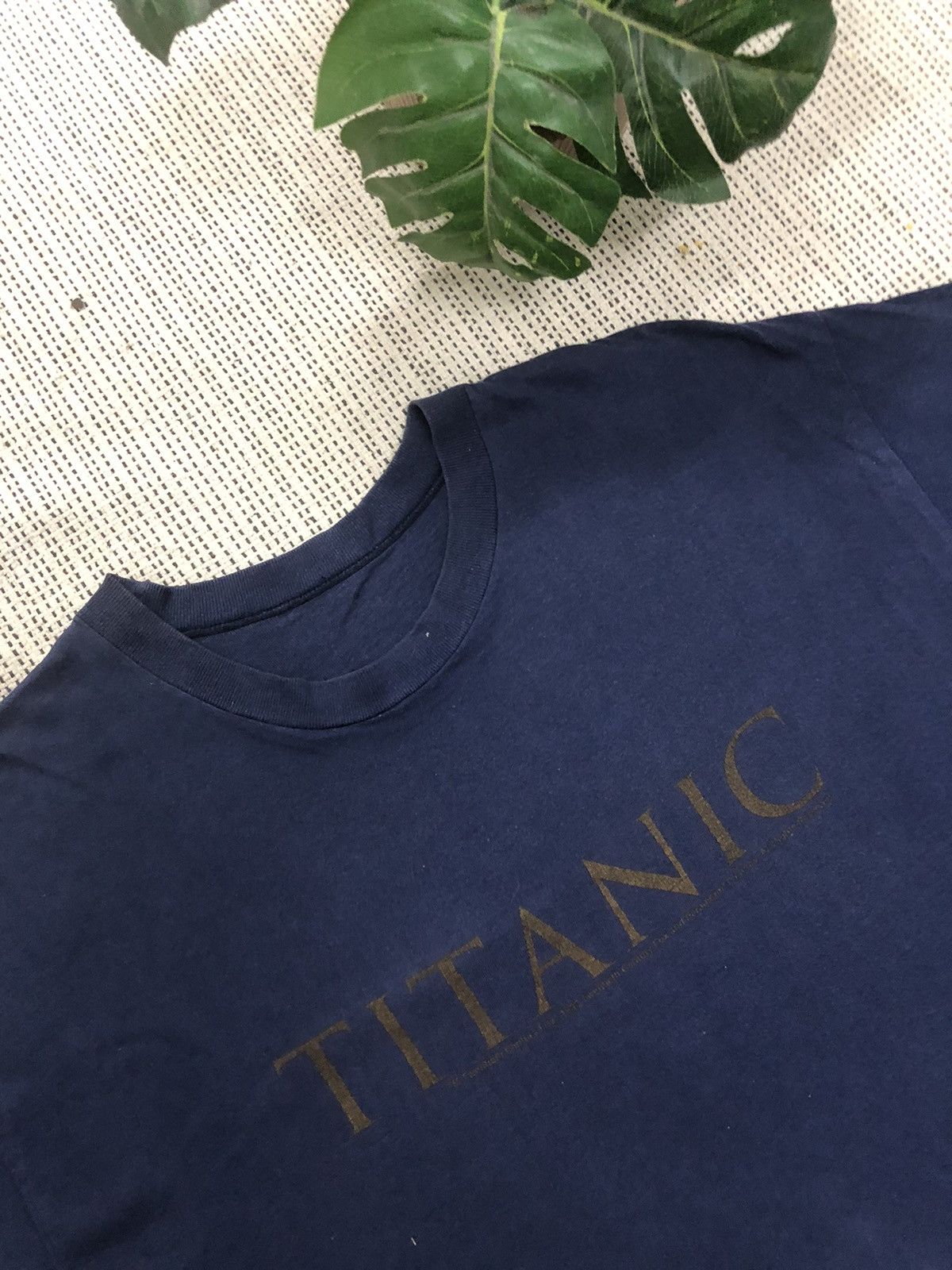 Vintage VINTAGE 1993 MOVIE TITANIC SUNFADED TEE Size US L / EU 52-54 / 3 - 1 Thumbnail
