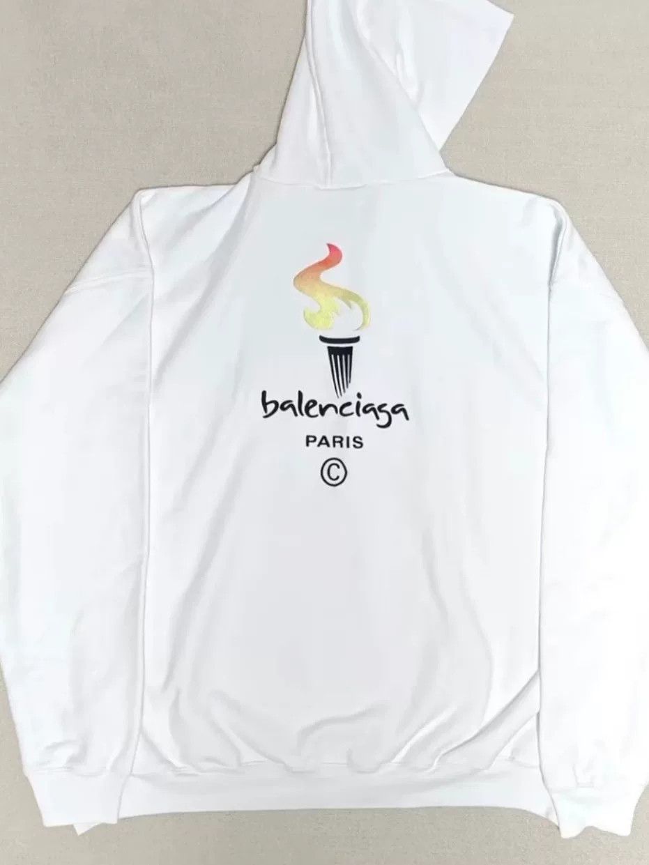 Balenciaga balenciaga white embroidered hoodie sweatshirt Size US S / EU 44-46 / 1 - 1 Thumbnail