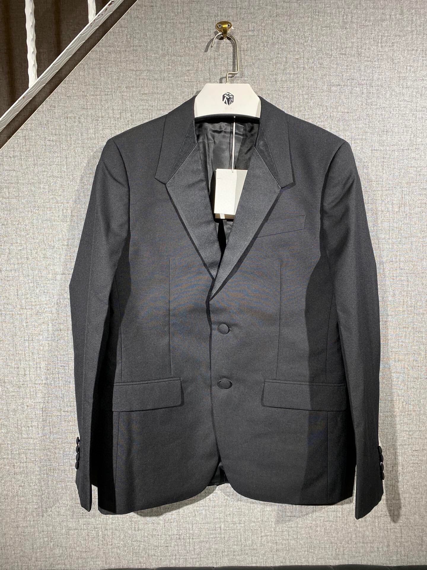 Givenchy Givenchy Suit Jacket Size 44 Size US S / EU 44-46 / 1 - 1 Thumbnail