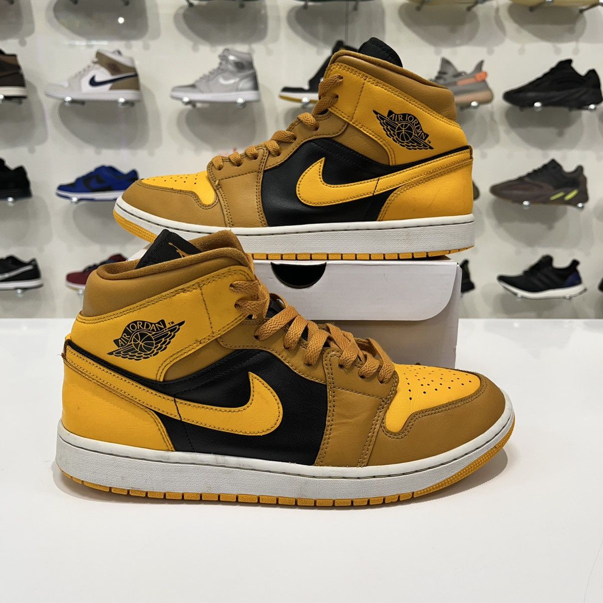 Nike Air Jordan 1 Mid Chutney Taxi (W) Size US 12 / IT 42 - 1 Thumbnail