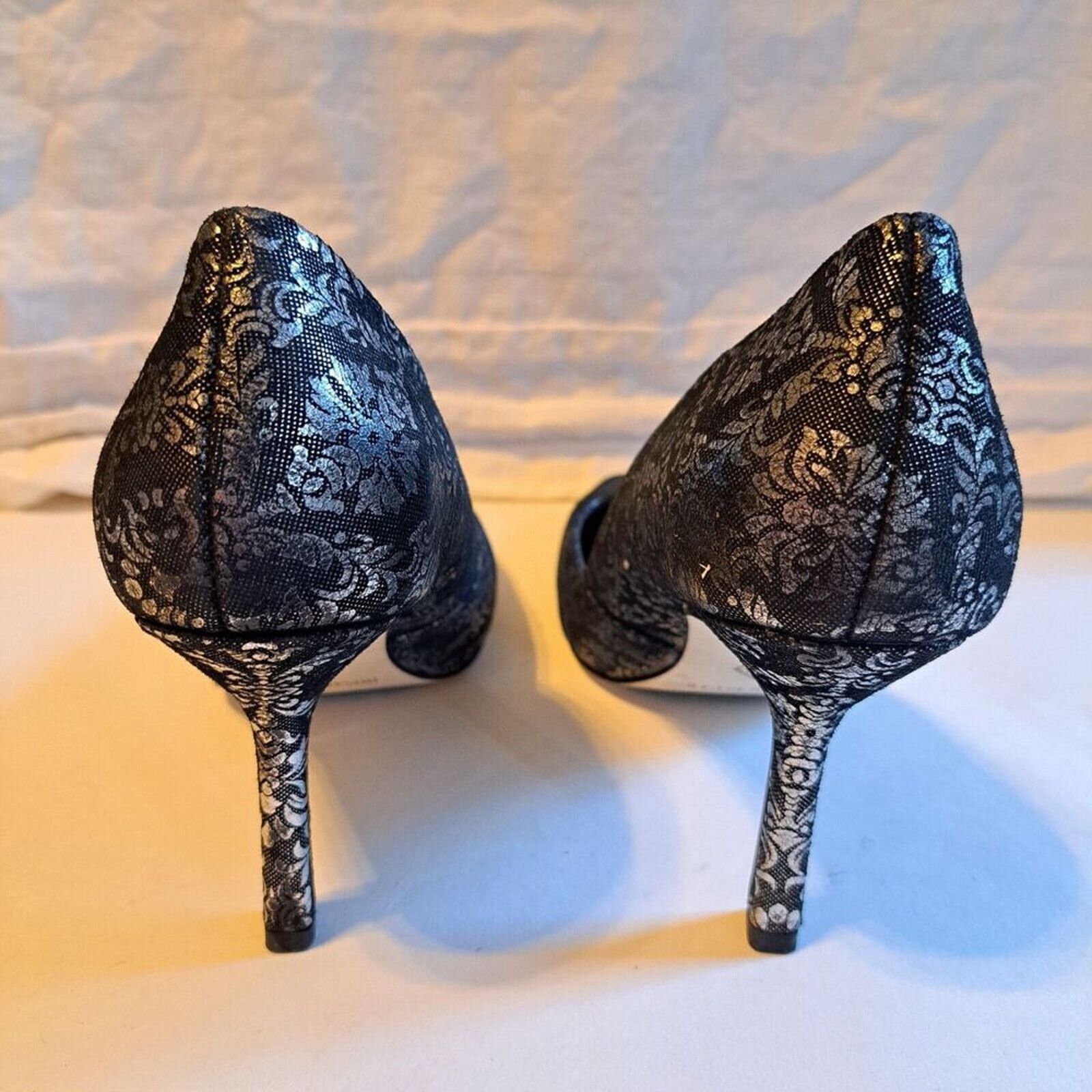 Donald Pliner Donald Pliner Pola Brocade Slip-On Metallic Heels 7.5M New! Size US 7.5 / IT 37.5 - 8 Thumbnail