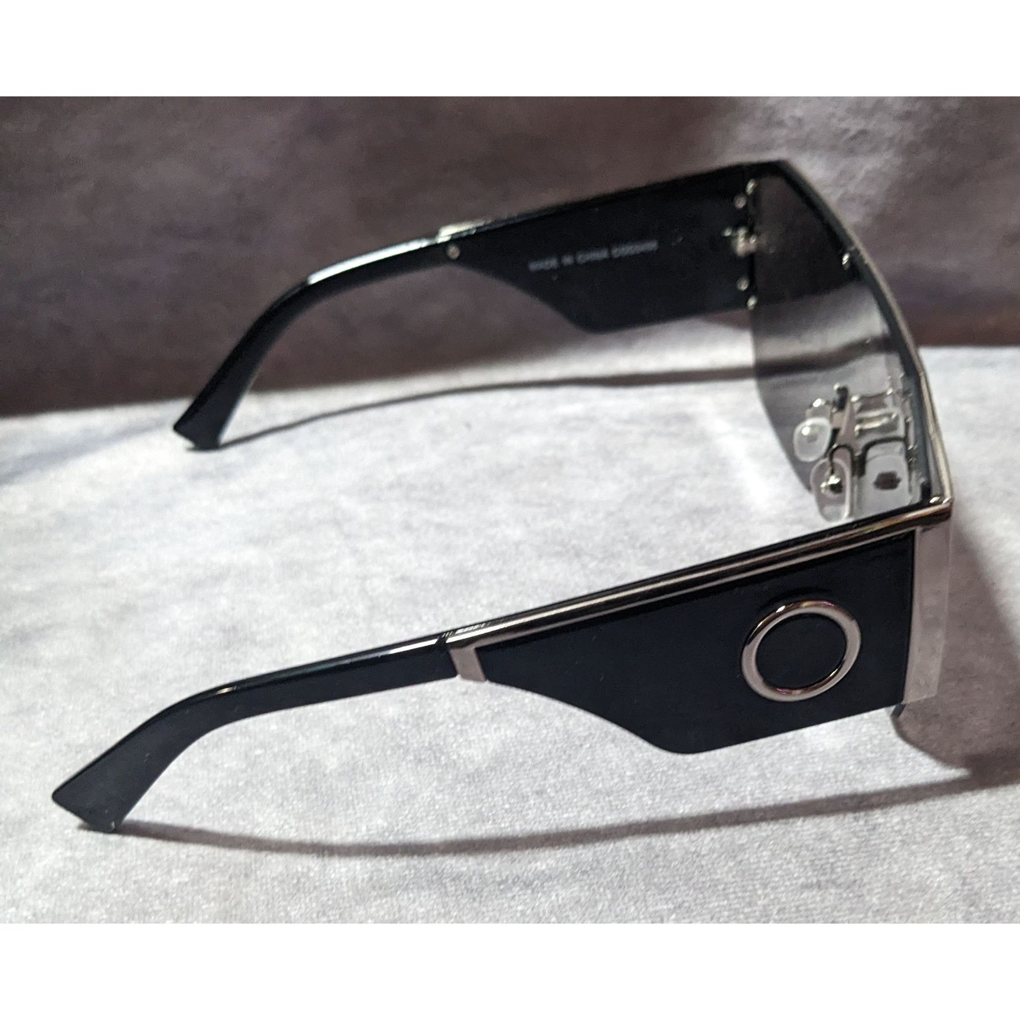 Other CG Futuristic Silver Tone Mirror Finish Flat Top Chunky Sung Size ONE SIZE - 2 Thumbnail