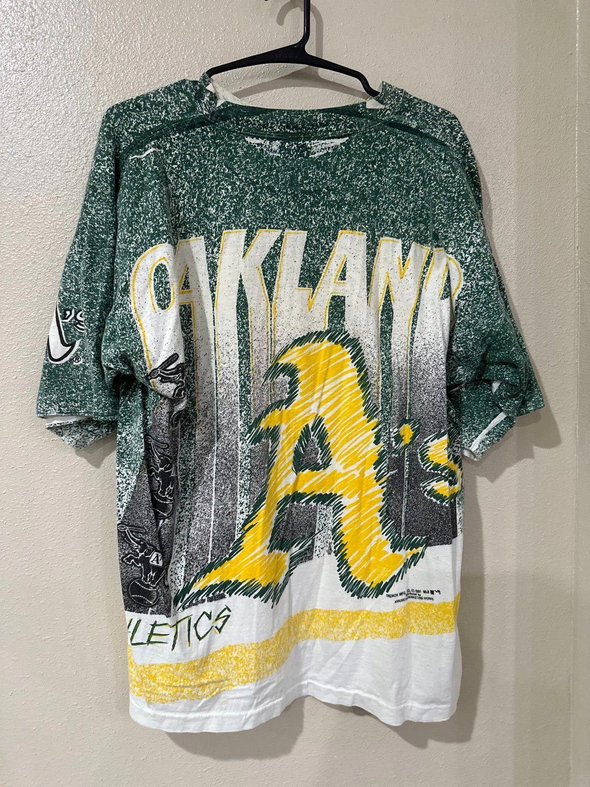 Designer Vintage Oakland athletics T-shirt Size US L / EU 52-54 / 3 - 4 Thumbnail