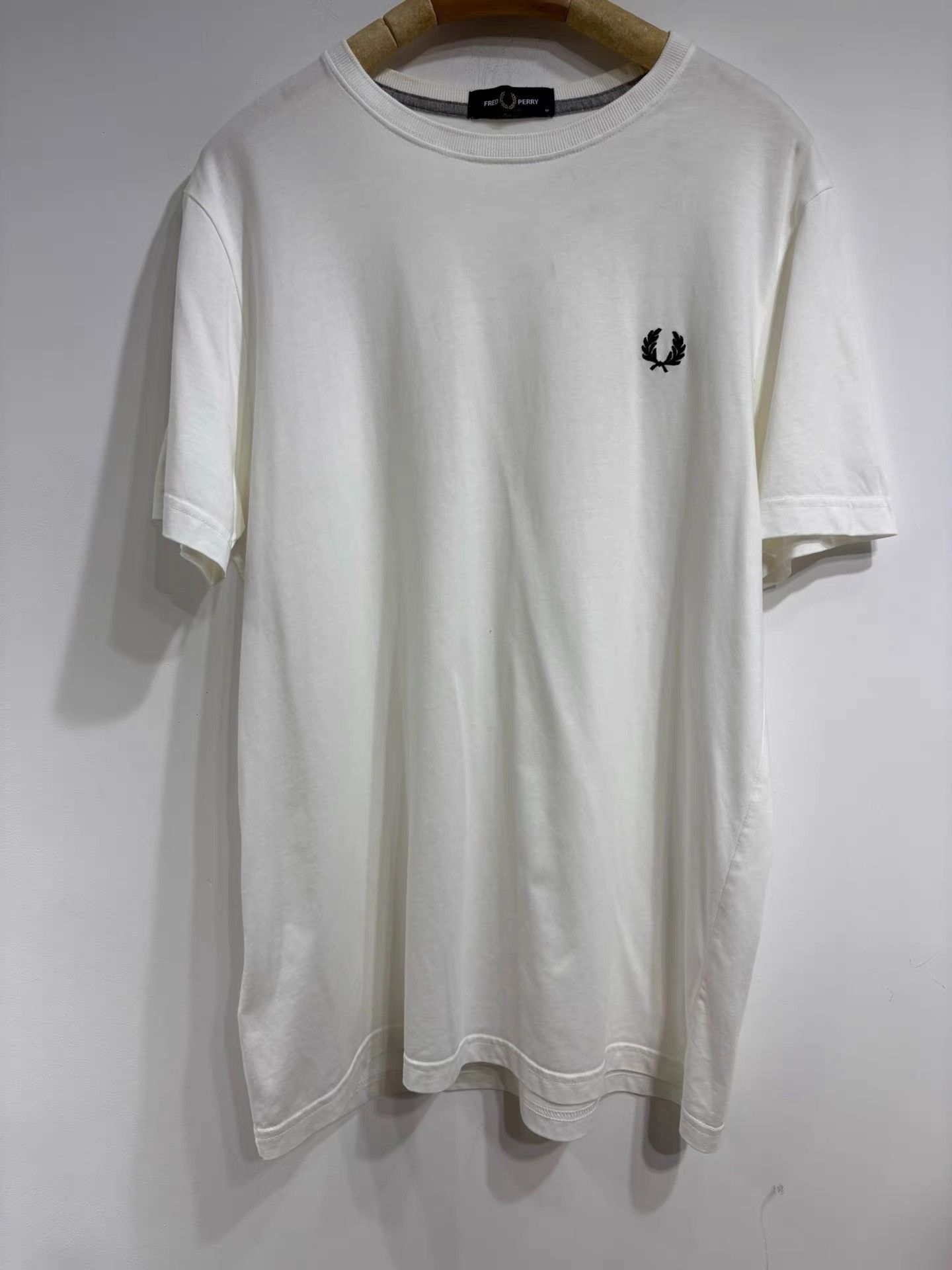 Fred Perry Fred Perry Men's White Logo T-Shirt K29 Size US M / EU 48-50 / 2 - 1 Thumbnail