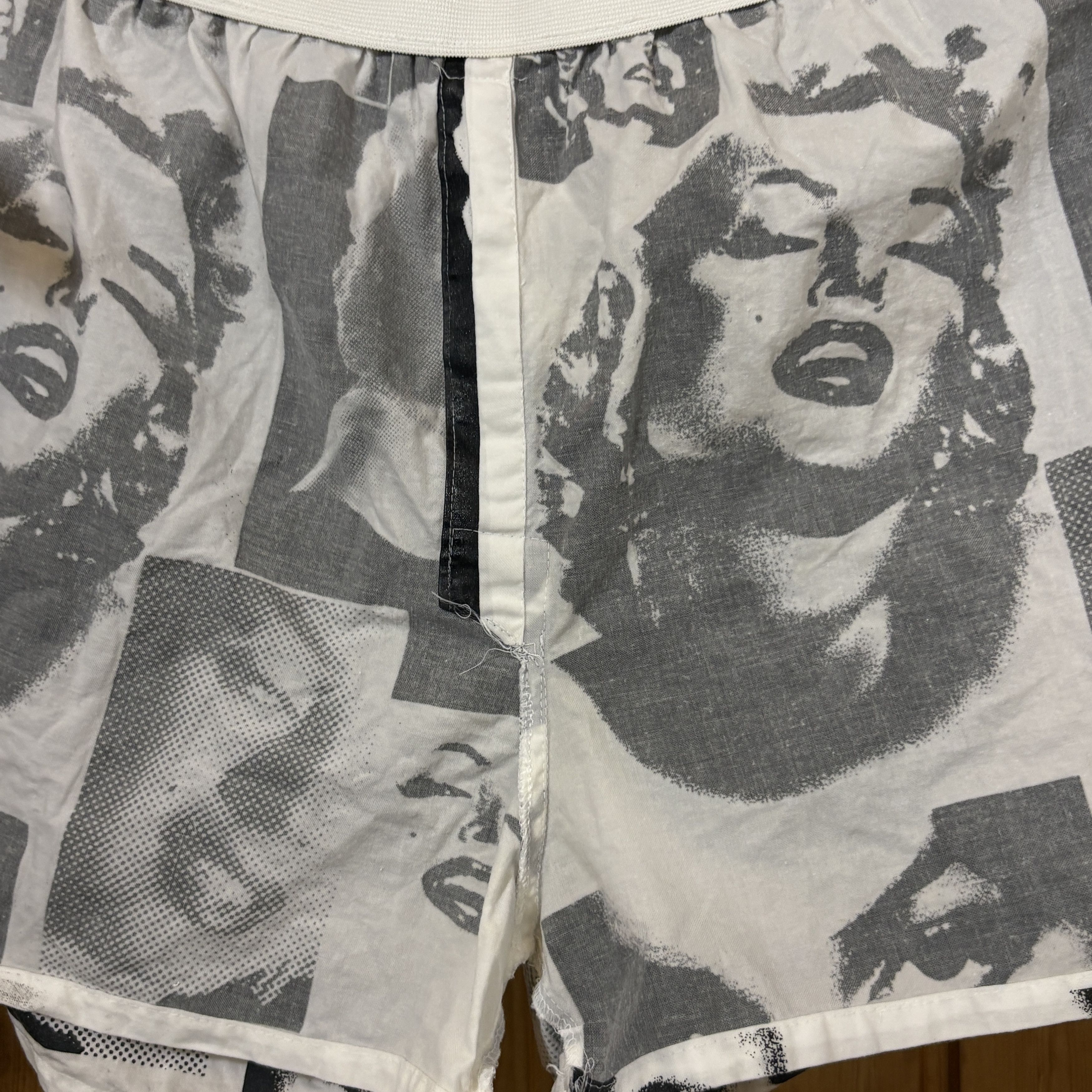 Vintage Vintage 1991 Marilyn Monroe All Over Print Boxer Shirts Size 36 - 18 Thumbnail