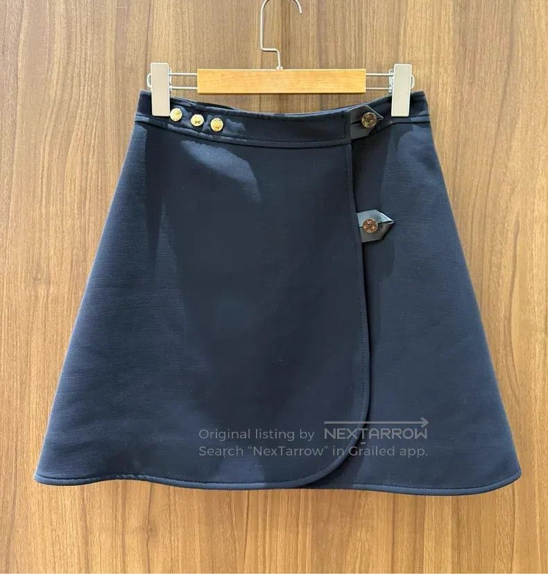 Louis Vuitton Louis Vuitton Black A-Line Skirt Size 35" - 1 Thumbnail