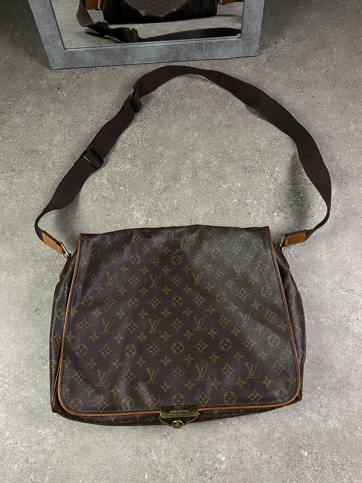 Lv abbesses messenger bag sale