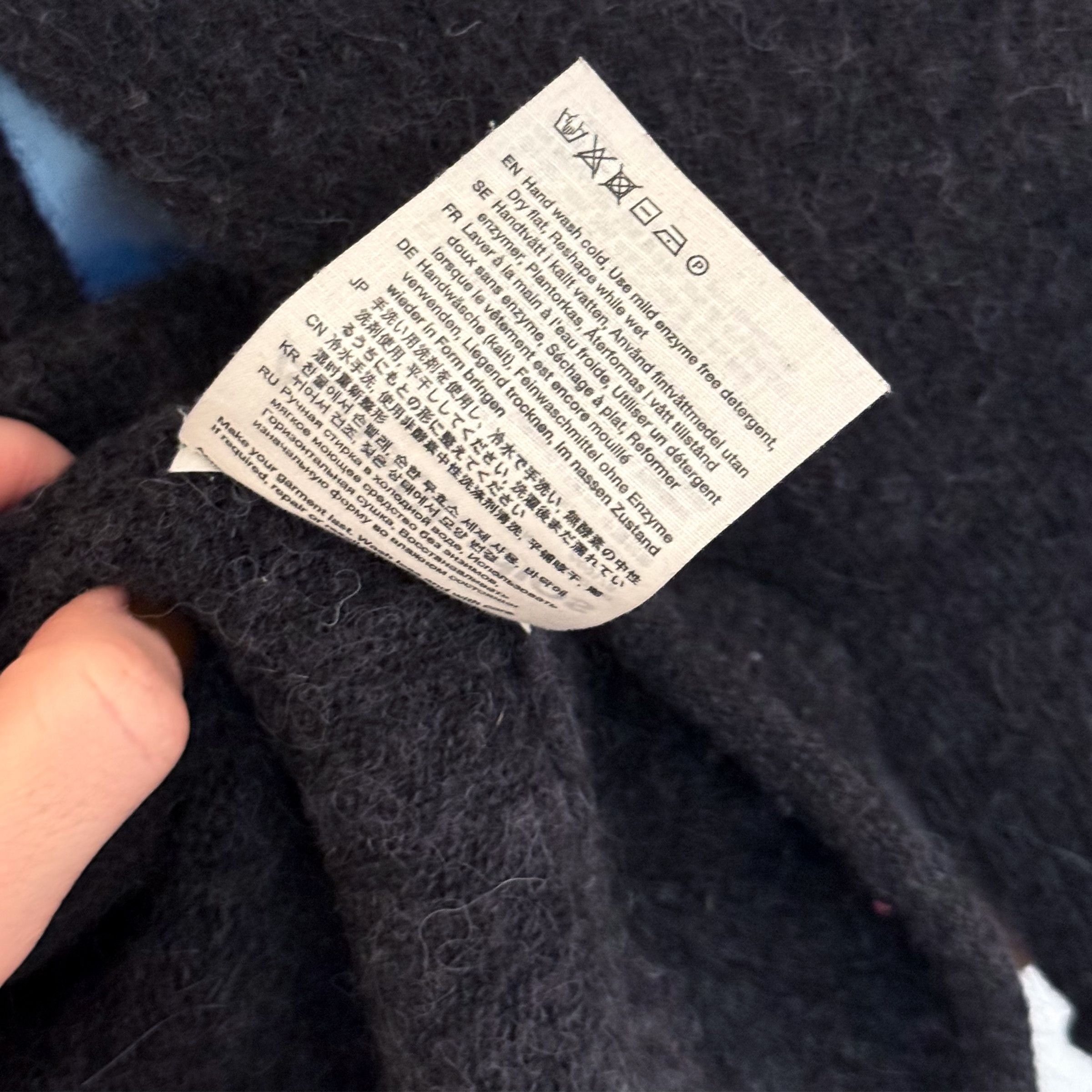 Acne Studios SOLD Acne Studios Oversized V-neck Sweater in Washed Black Size S / US 4 / IT 40 - 10 Thumbnail