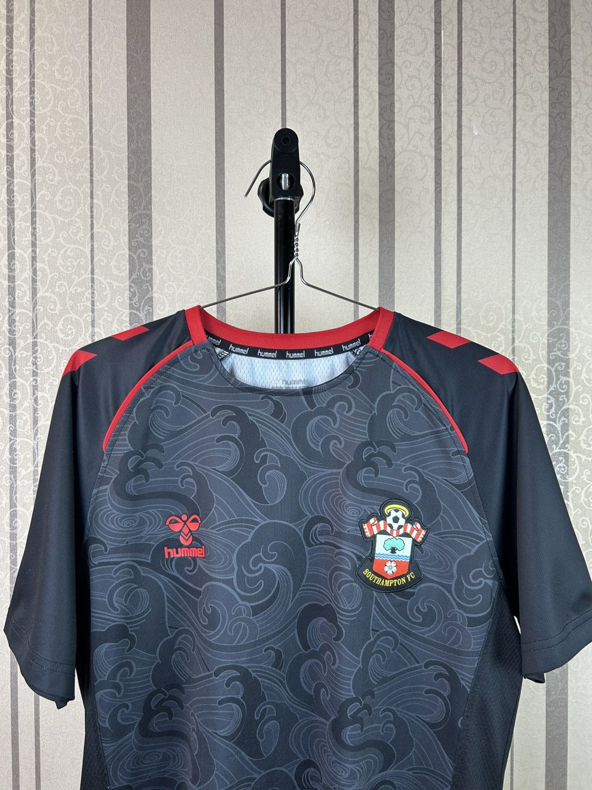 Hummel 21/22 Hummel SOUTHAMPTON FC Jersey rare retro hype Y2K Size US M / EU 48-50 / 2 - 4 Thumbnail