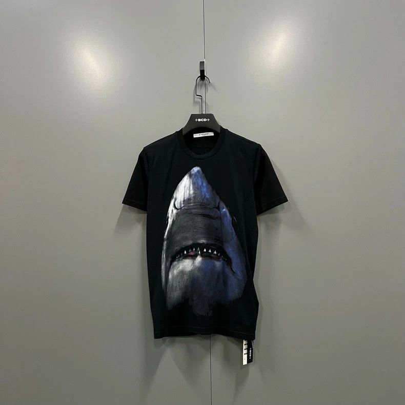 Givenchy Givenchy Shark Short Sleeve XS Size Size US XS / EU 42 / 0 - 1 Thumbnail
