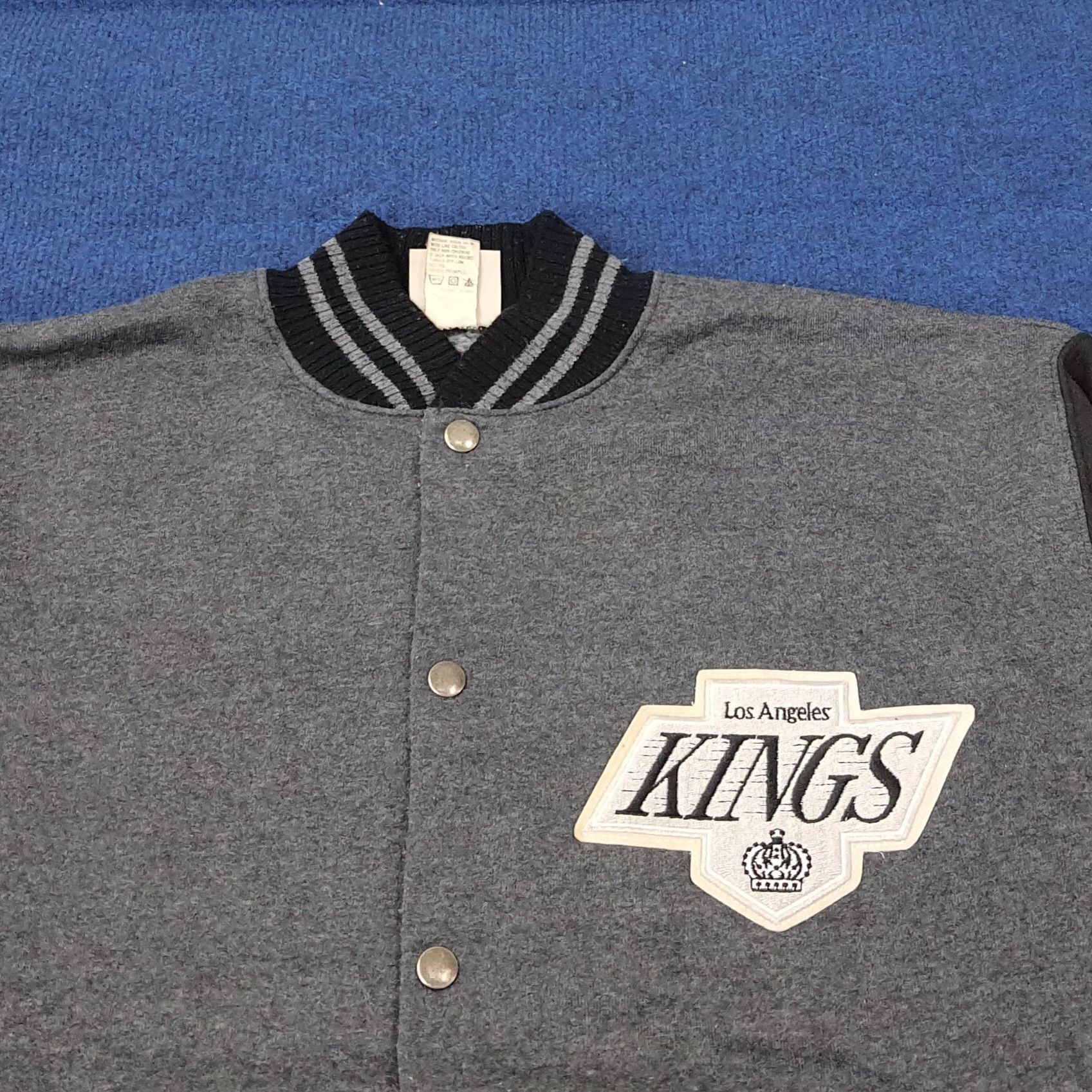 NHL Vintage Los Angeles Kings Hockey Team Varsity Jacket C248N18 Size US XL / EU 56 / 4 - 4 Thumbnail