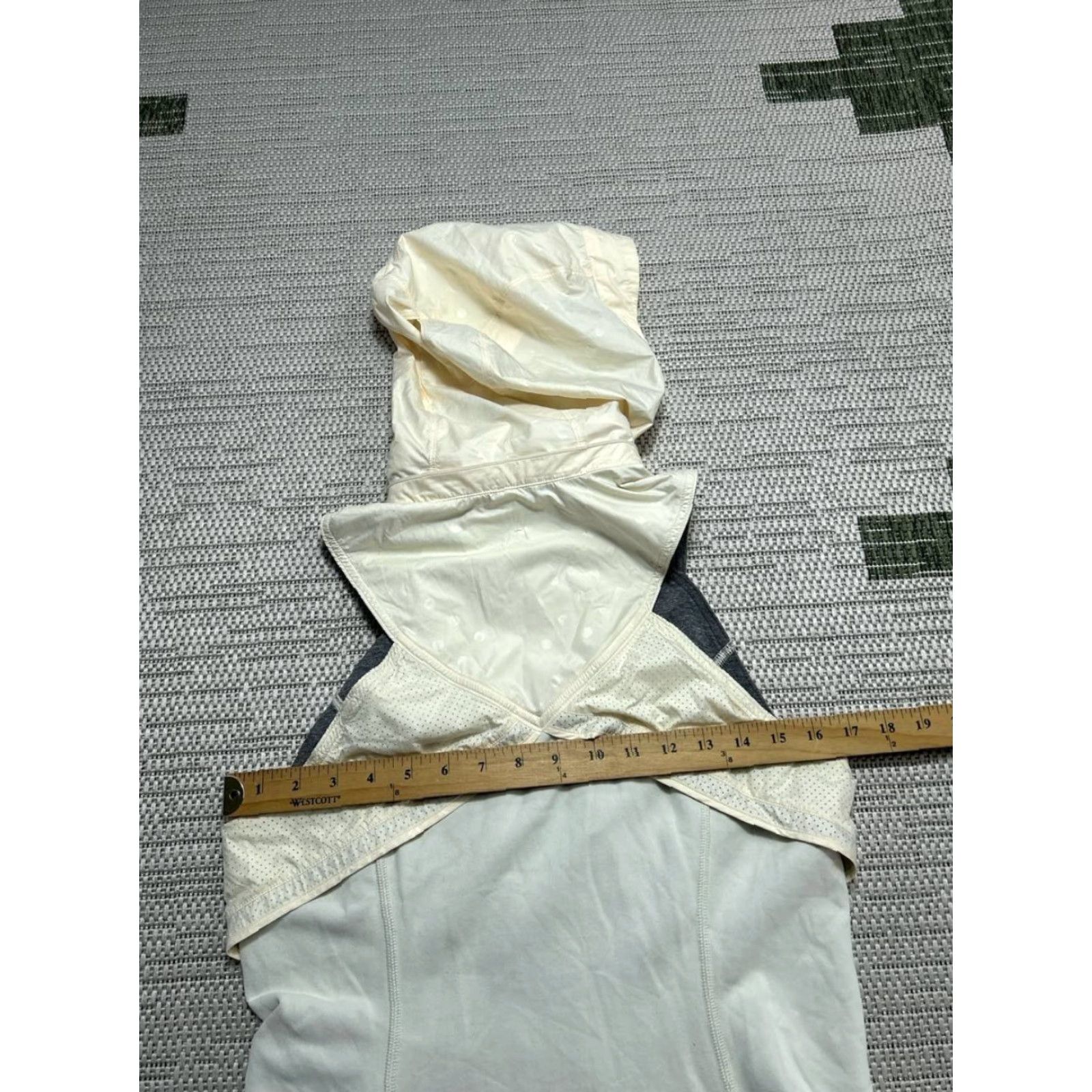 Lululemon Lululemon Kanto Catch Me Vest Womens 8 Beige Water Resistant Sweat Wicking Breathable Hooded Pockets Jacket Vest Size M / US 6-8 / IT 42-44 - 5 Thumbnail