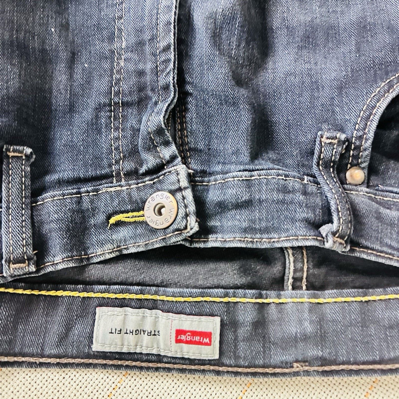 Wrangler Wrangler Men's Blue Denim Dark Wash Taper Straight fit Jeans Size US 32 / EU 48 - 4 Thumbnail