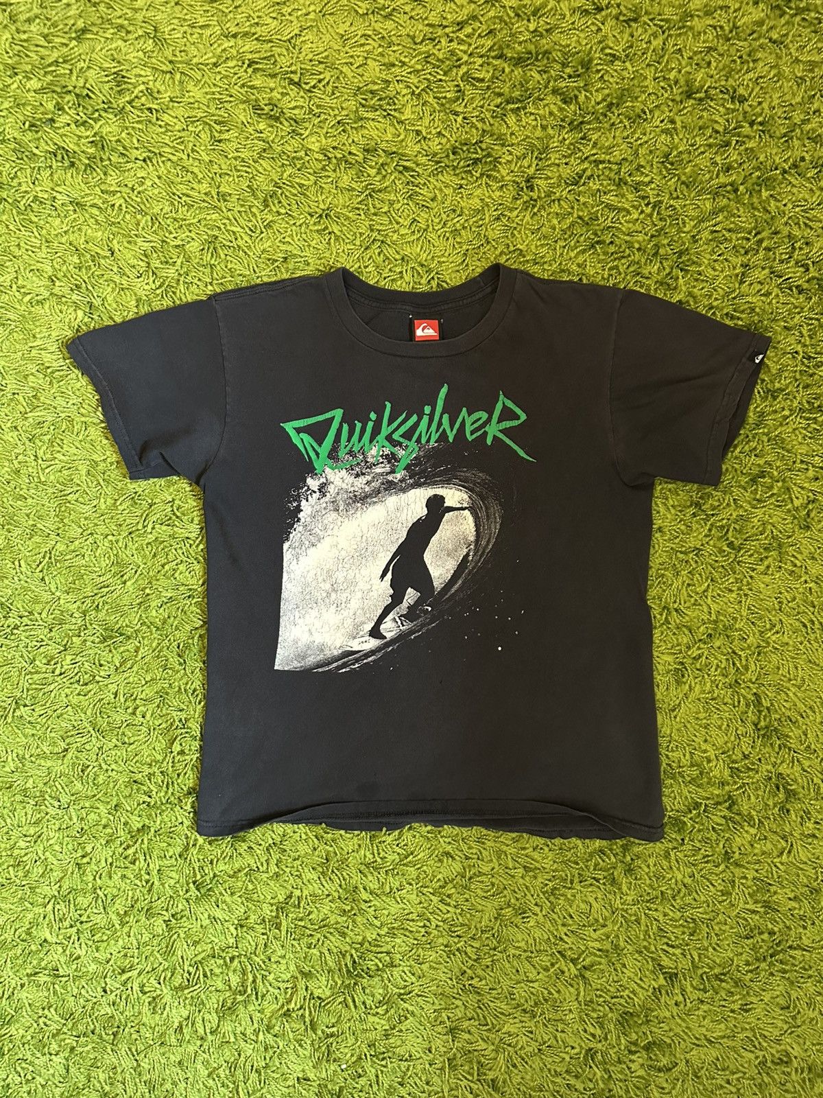 Quiksilver 🏄‍♂️ distressed vintage Y2K Quiksilver surf tee Size US S / EU 44-46 / 1 - 2 Thumbnail
