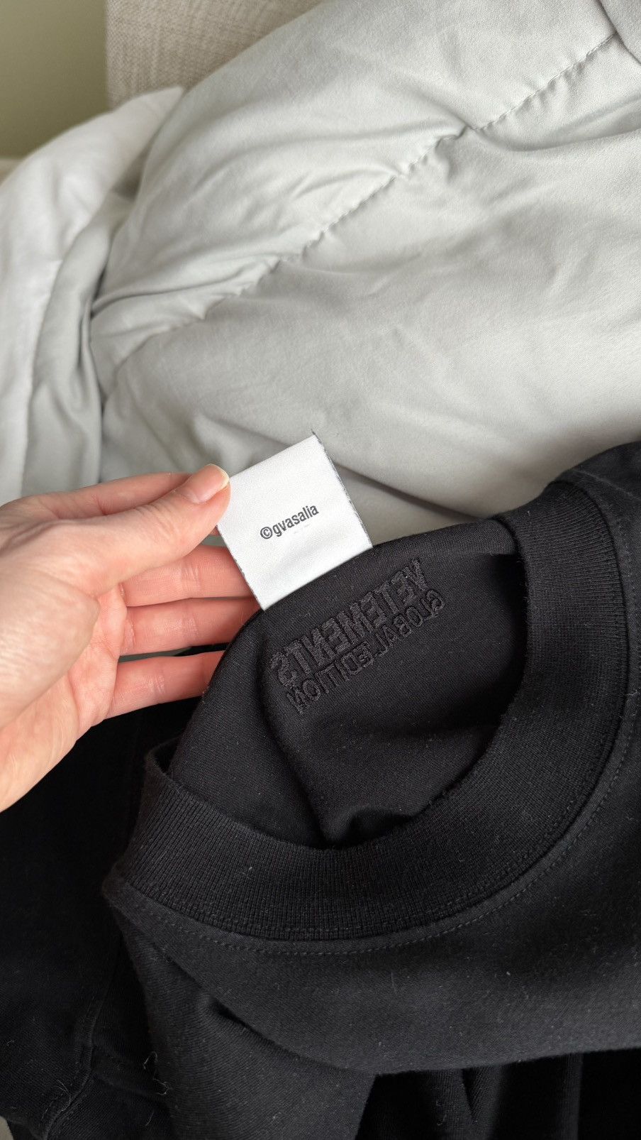 Vetements Vetements Rainbow Logo T-Shirt “Think Globally” Unisex Size XS / US 0-2 / IT 36-38 - 5 Thumbnail