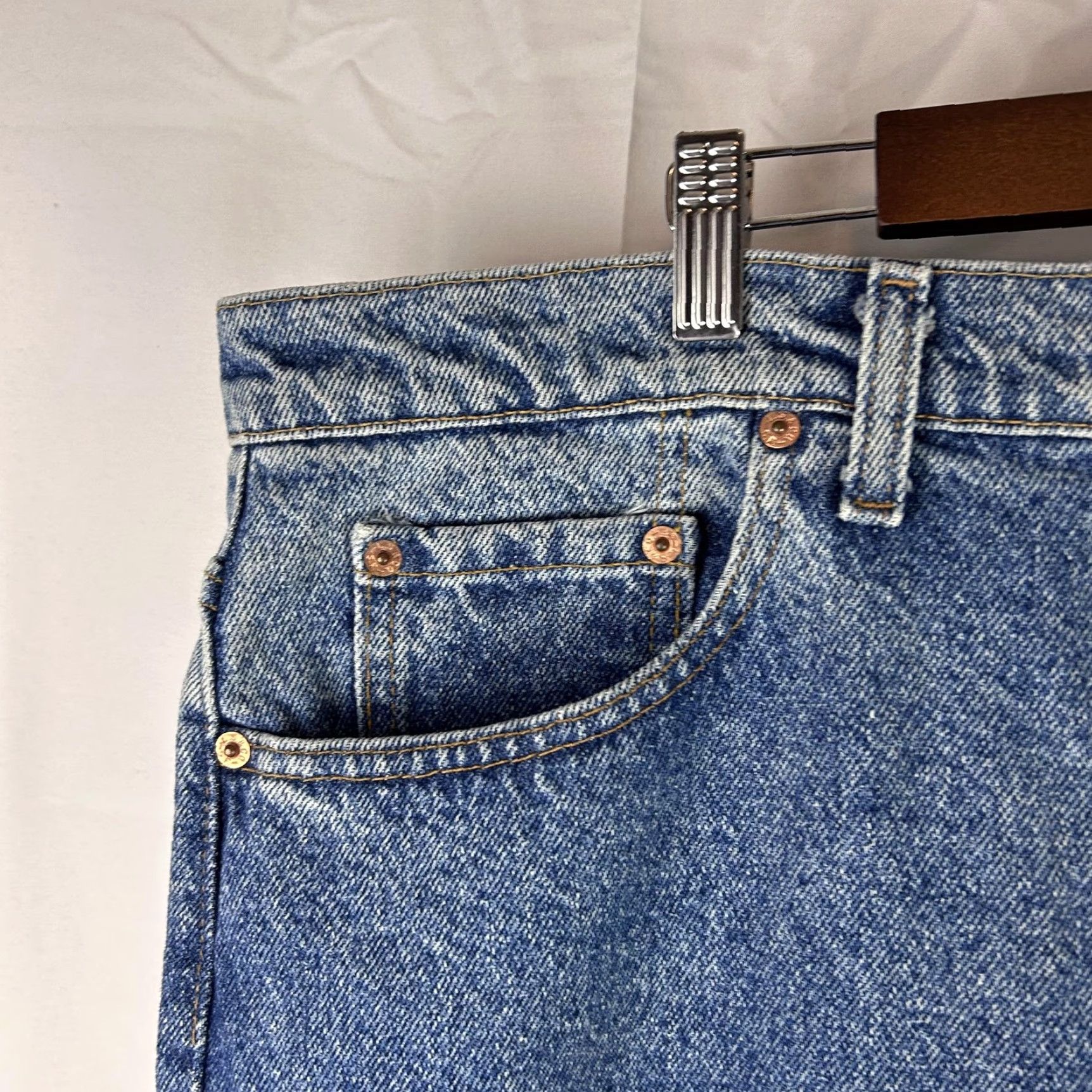 Levi's VINTAGE Levi's 505 Jeans Mens 44x32 Denim Made in USA Zip Fly Straight Leg 90s Levi's 505 Mens Jeans Regular 44 W32 Blue Denim US Vintage 1990s Size US 44 / EU 60 - 5 Thumbnail