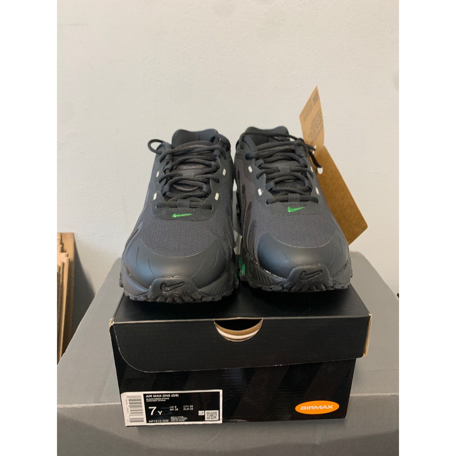 Nike Nike Air Max Dn8 Black Green Strike Dark Smoke Grey Size 7Y Size US 7 / EU 40 - 2 Thumbnail