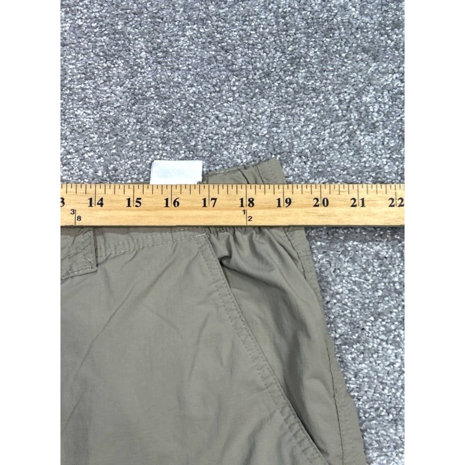 Vintage Columbia Cargo Shorts Mens 40 Khaki Beige Lightweight Ripstop 9" Nylon Polyester Casual Workwear Travel Outdoor American Mens Size US 40 / EU 56 - 7 Thumbnail