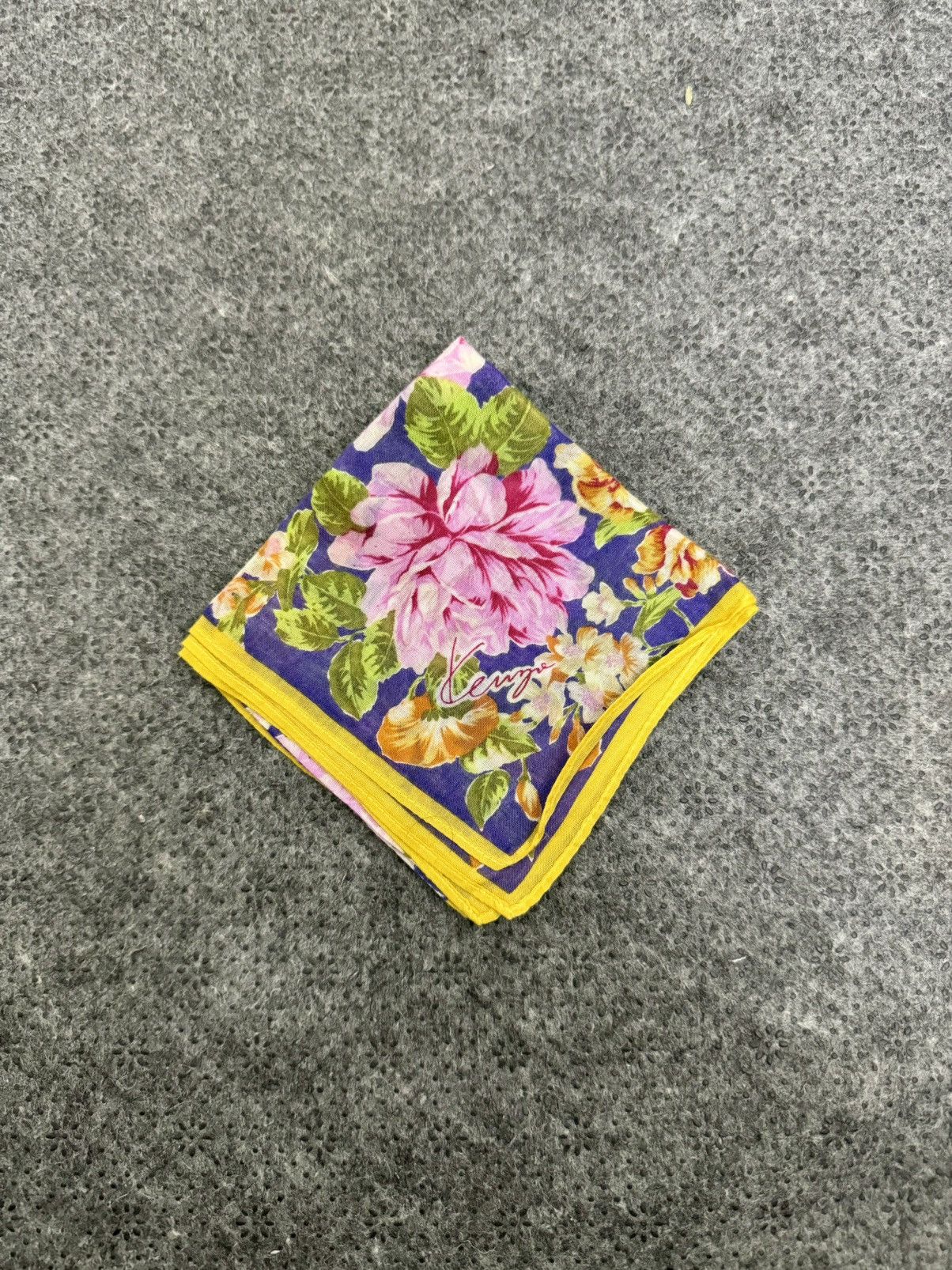 Kenzo × Vintage COMBO KENZO HANDKERCHIEF Size ONE SIZE - 2 Thumbnail