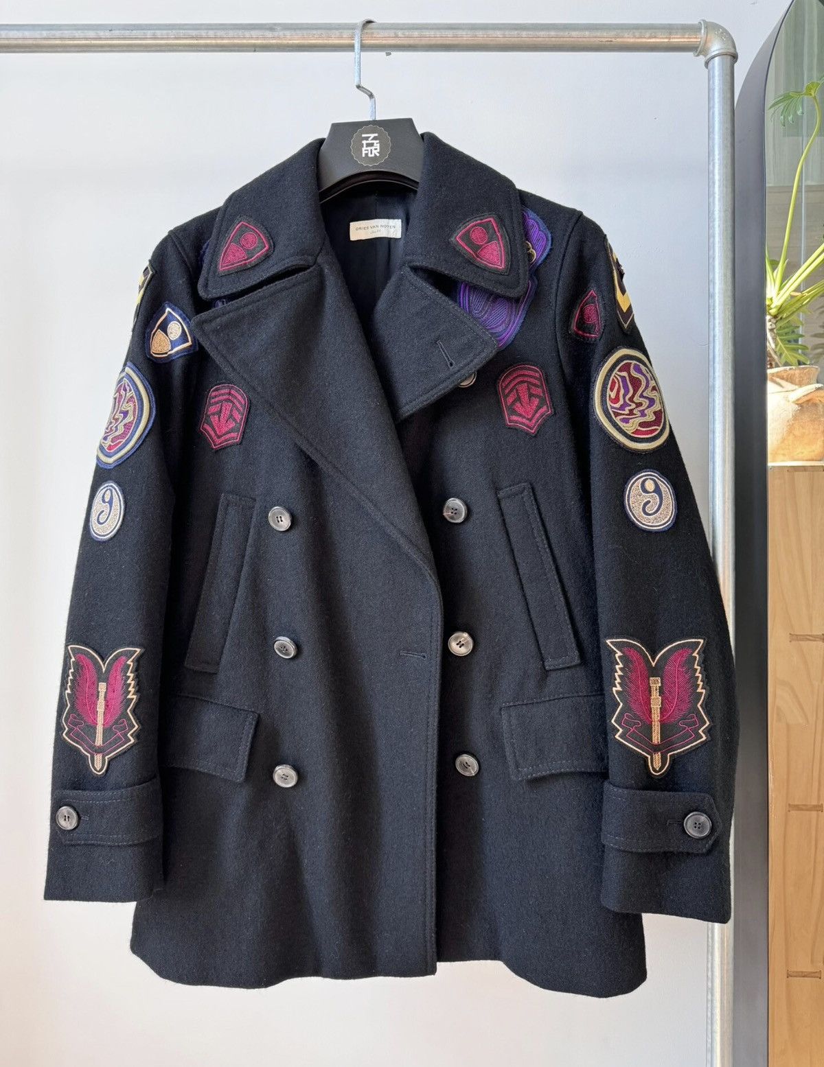 Dries Van Noten DRIES VAN NOTEN AW16 Runway Emblem DoubleBreasted Wool Coat Size US S / EU 44-46 / 1 - 1 Thumbnail