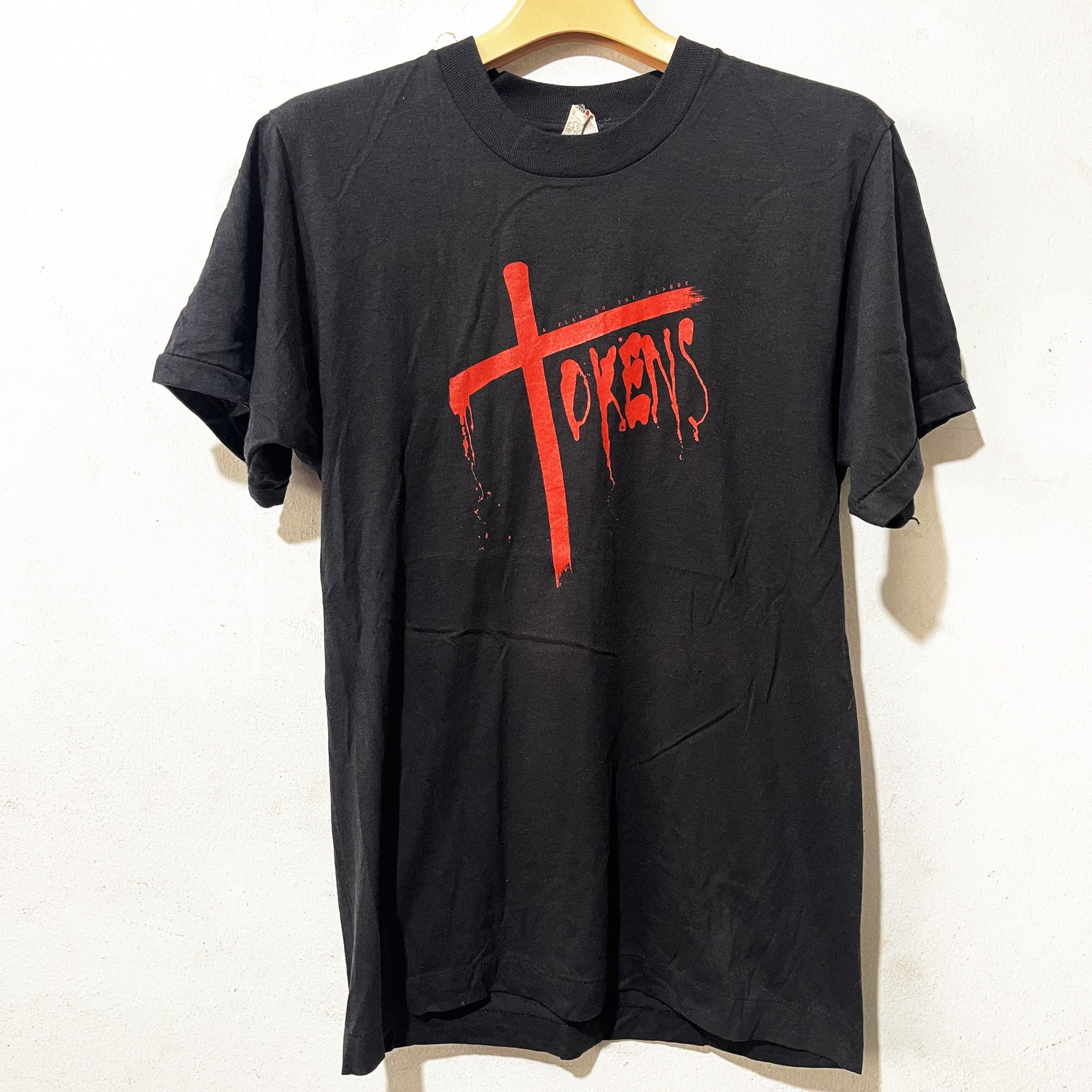 Vintage Vintage 80s Tokens A Play on the Plague Shirt Size US S / EU 44-46 / 1 - 1 Thumbnail