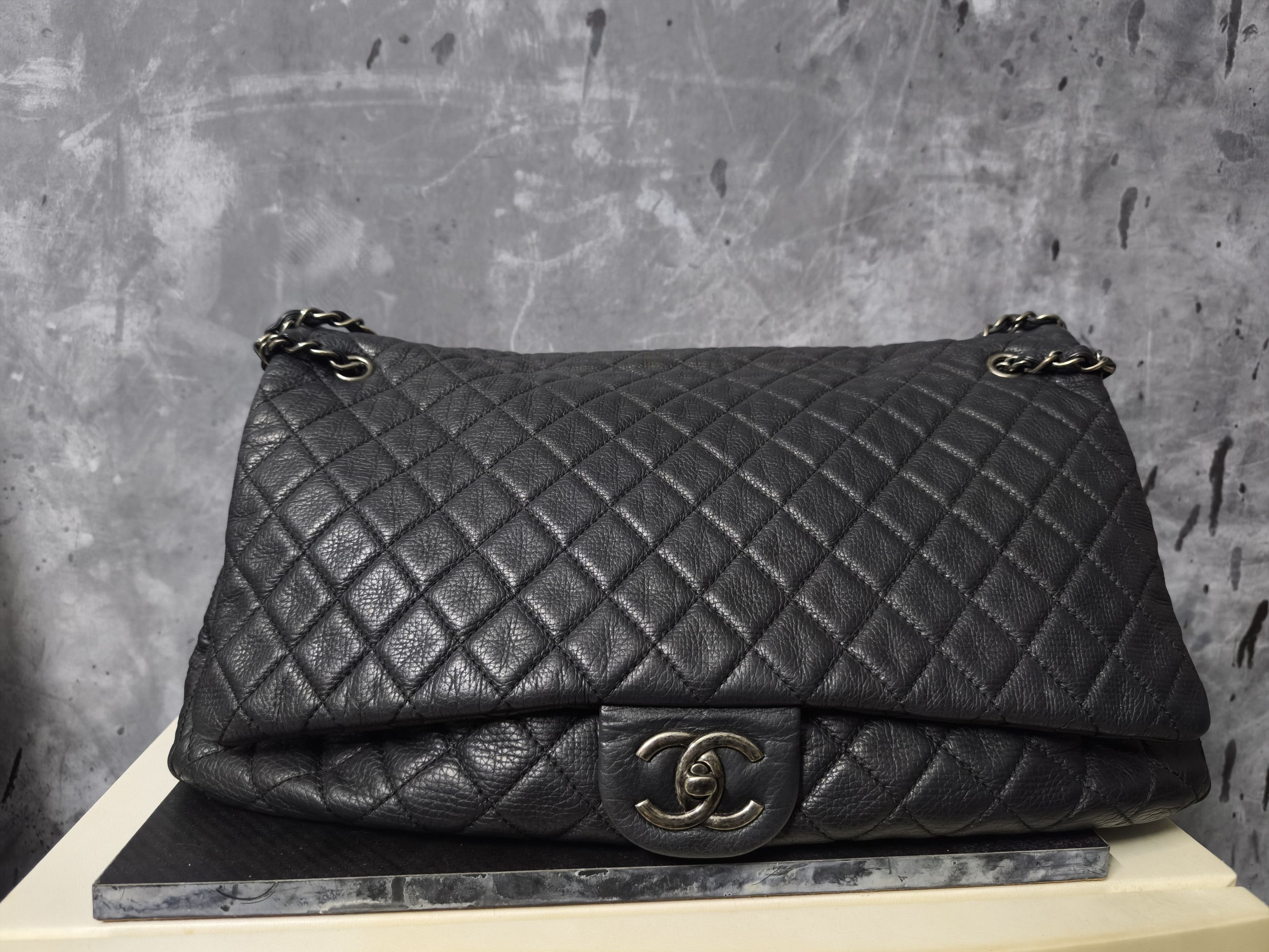 Chanel Chanel XXL airline flap bag (charcoal) Size ONE SIZE - 1 Thumbnail