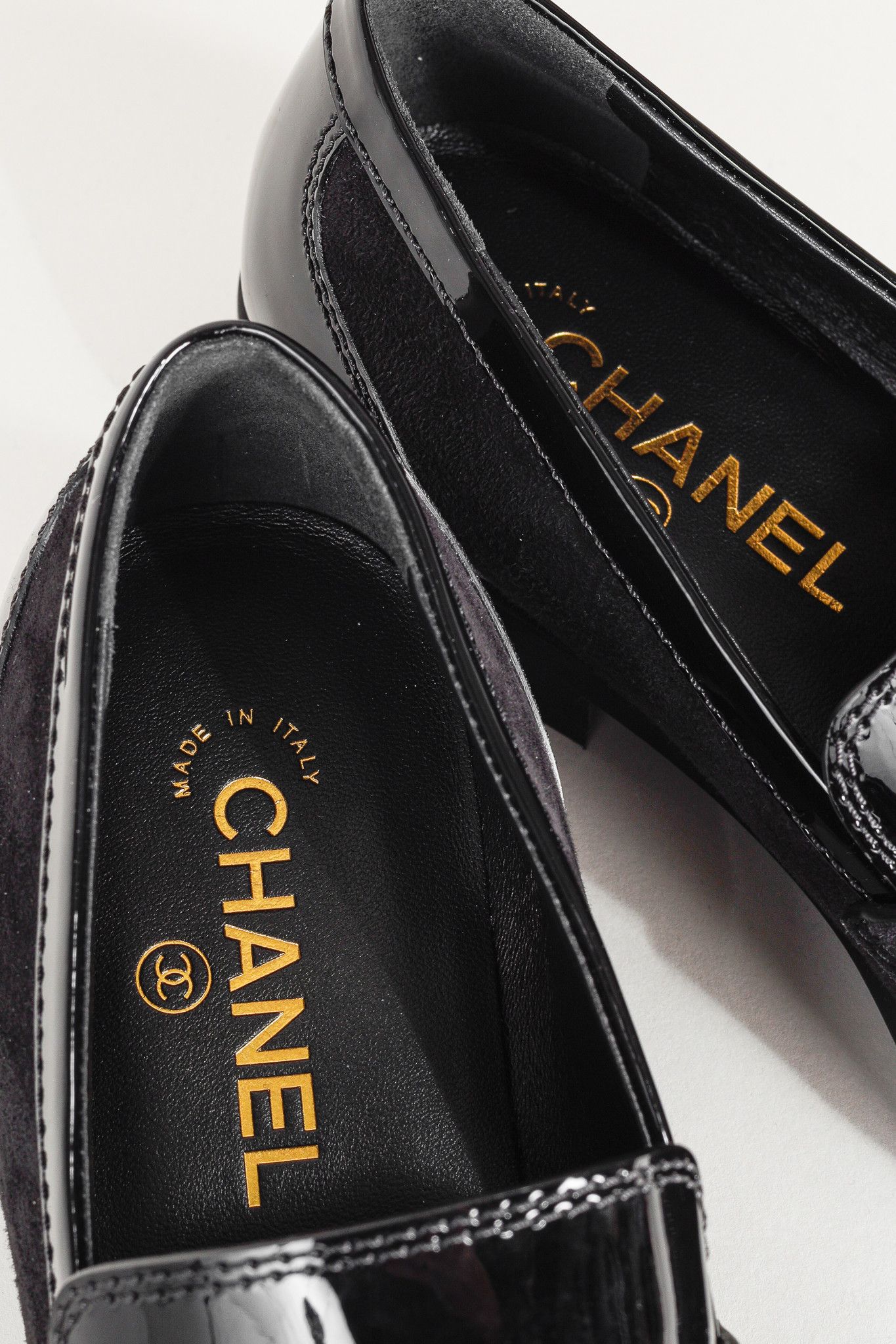 Chanel Chanel 22K Black Patent and Suede Crystal-CC Loafers Size US 8.5 / IT 38.5 - 9 Thumbnail