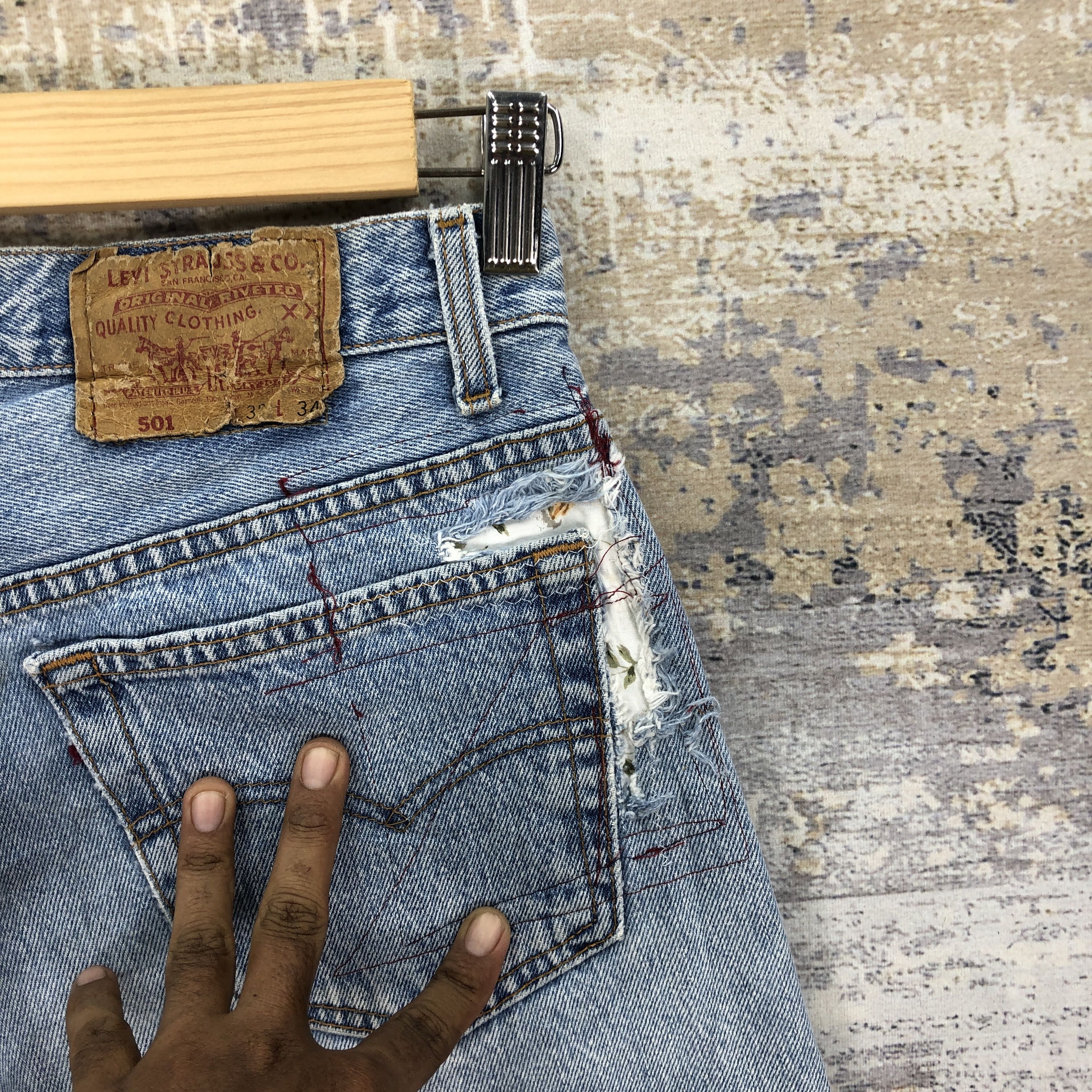 Jean Vintage 90s Distressed Levis 501 Jeans Levi's Faded Denim Size 28" / US 6 / IT 42 - 12 Thumbnail