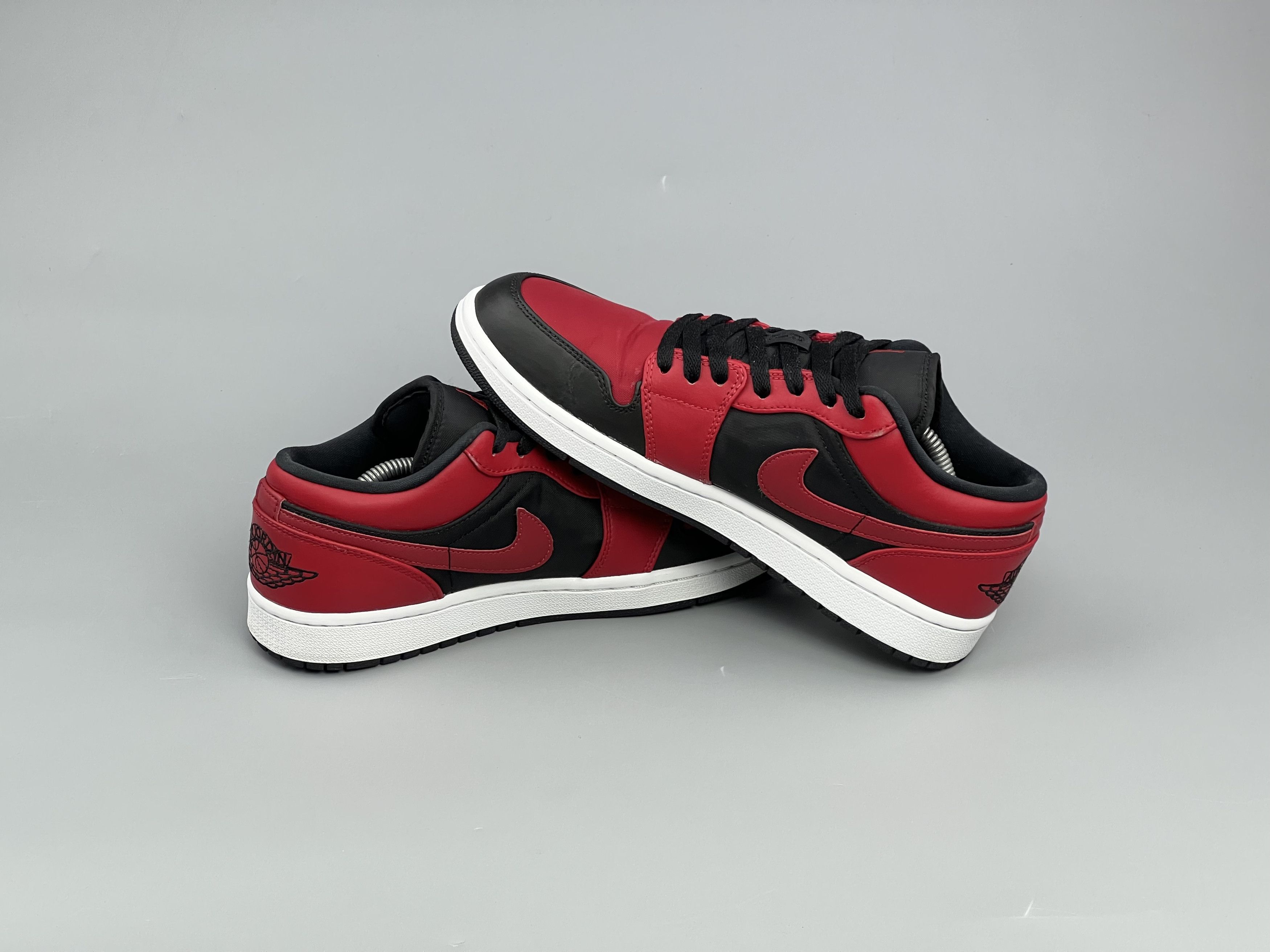 Jordan Brand 2014 Nike Air Jordan 1 Retro Low Bred Black Red Sneakers 9.5 Size US 9.5 / EU 42-43 - 5 Thumbnail
