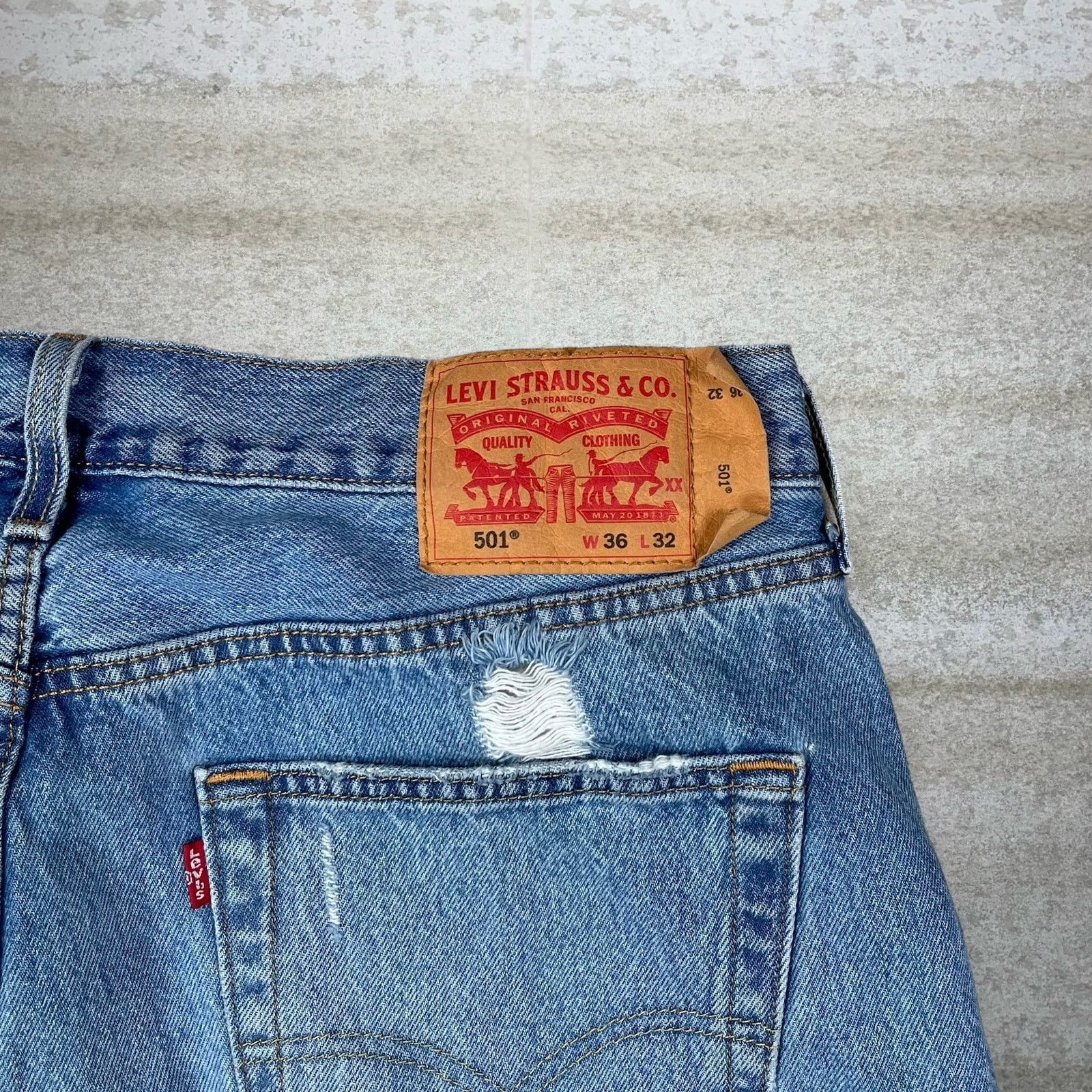 Levi's Vintage Y2K Levis Jeans 501 36x32 Straight Fit Medium Wash Size US 36 / EU 52 - 4 Thumbnail